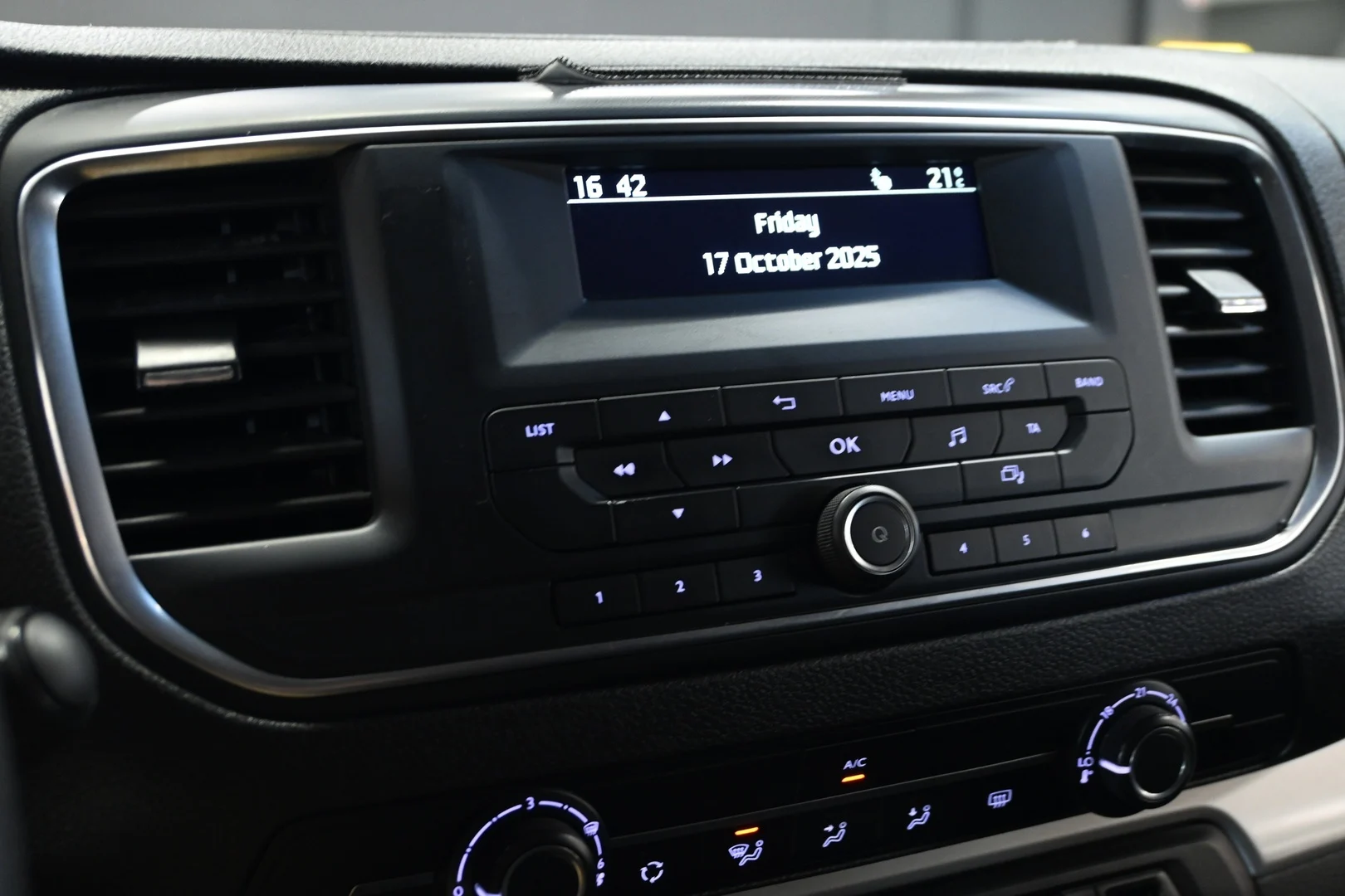 Car Image - 4SWnYeoV1uqRnlC0SB40JB