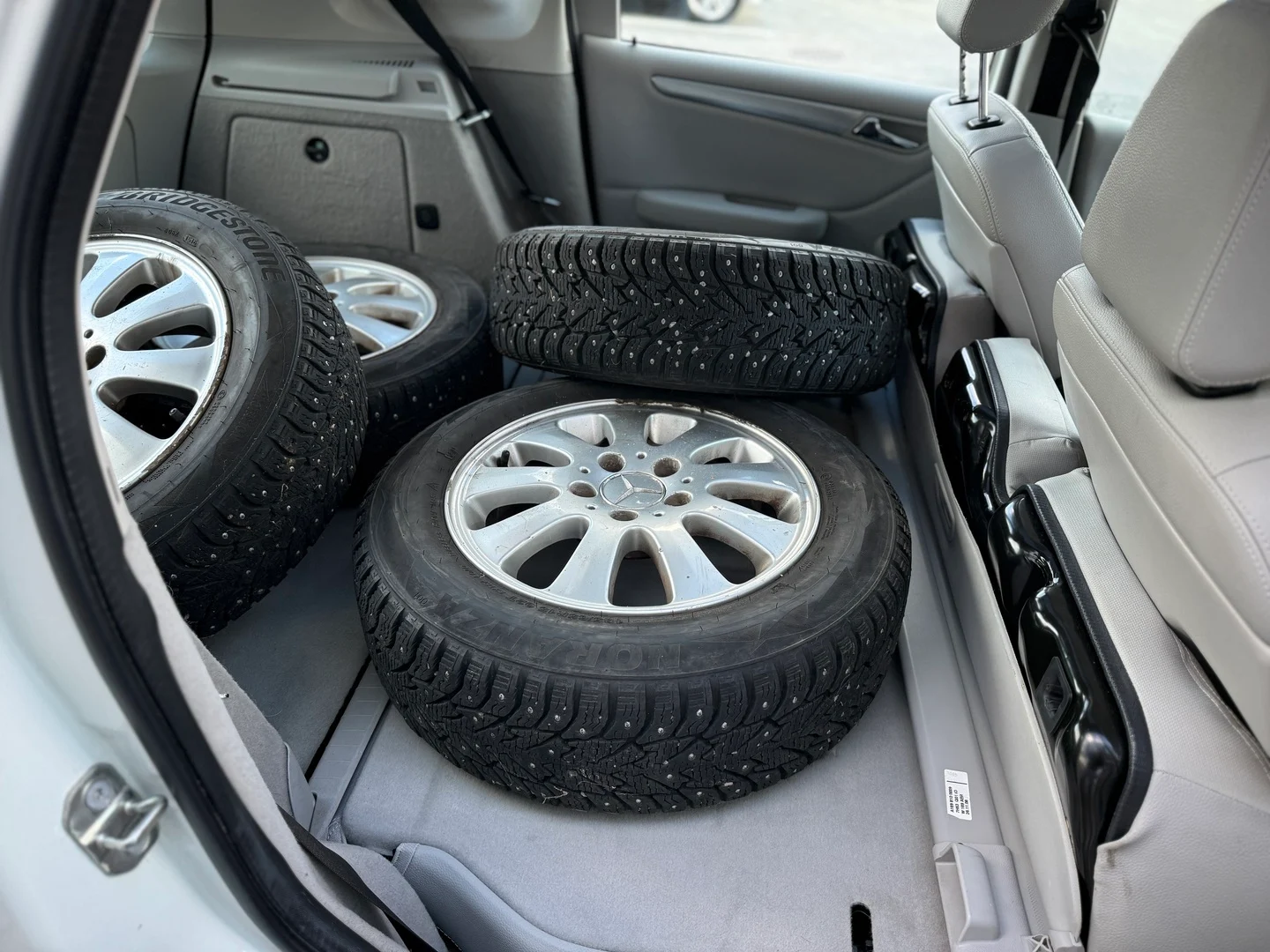 Car Image - 18Ky3iuPFMq1fnwsHCTNT1