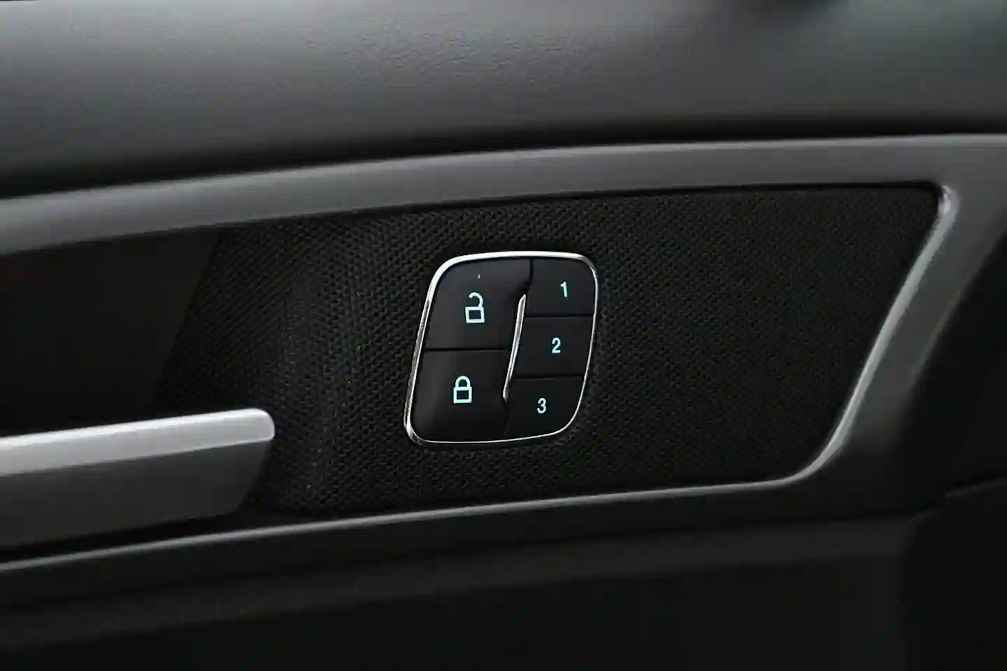 Car Image - 1uRwjAHyKjulF2GY7fdbi7