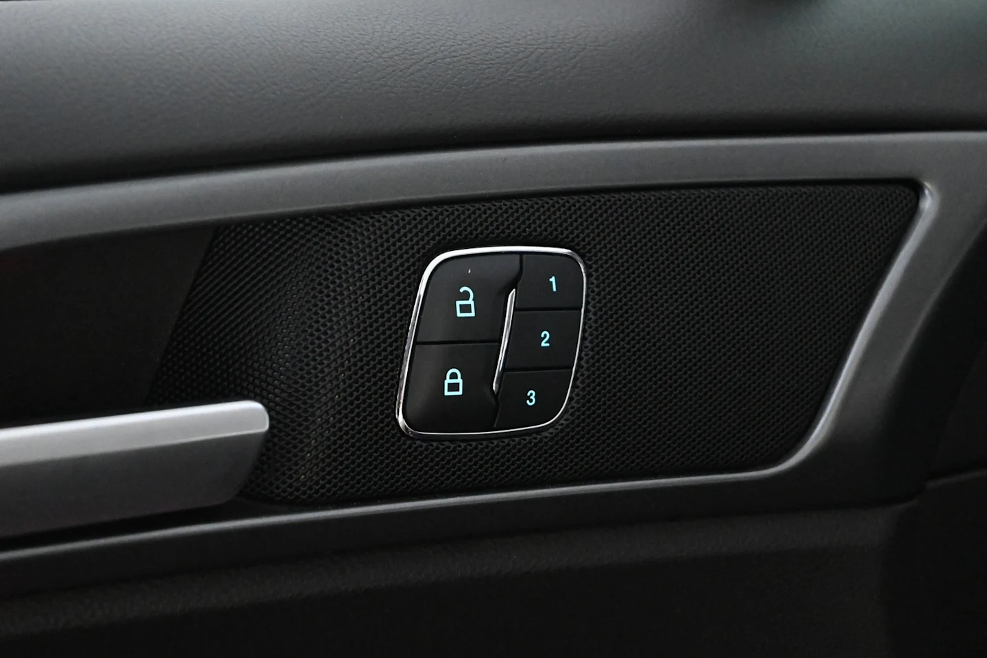 Car Image - 1uRwjAHyKjulF2GY7fdbi7