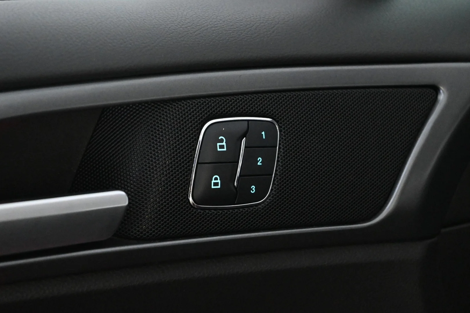 Car Image - 1uRwjAHyKjulF2GY7fdbi7