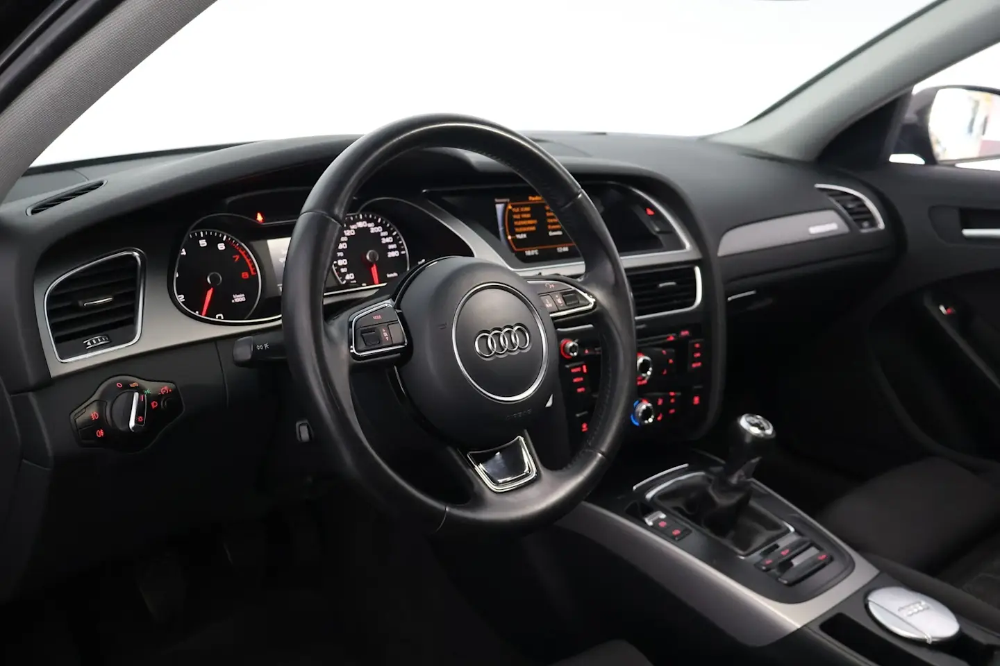 Car Image - 7HzJIOJfSh5kYWFG3XE5Kp