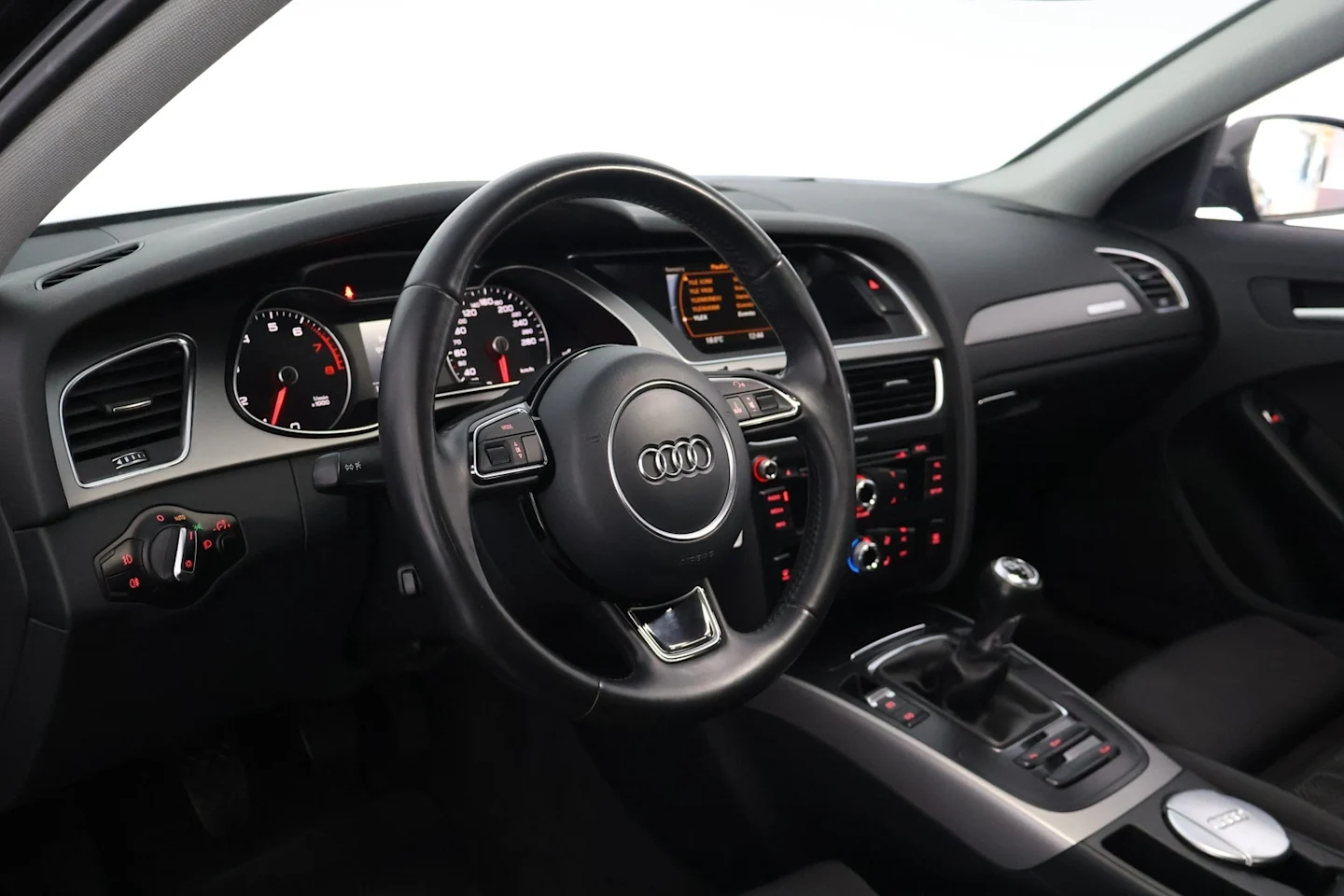 Car Image - 7HzJIOJfSh5kYWFG3XE5Kp