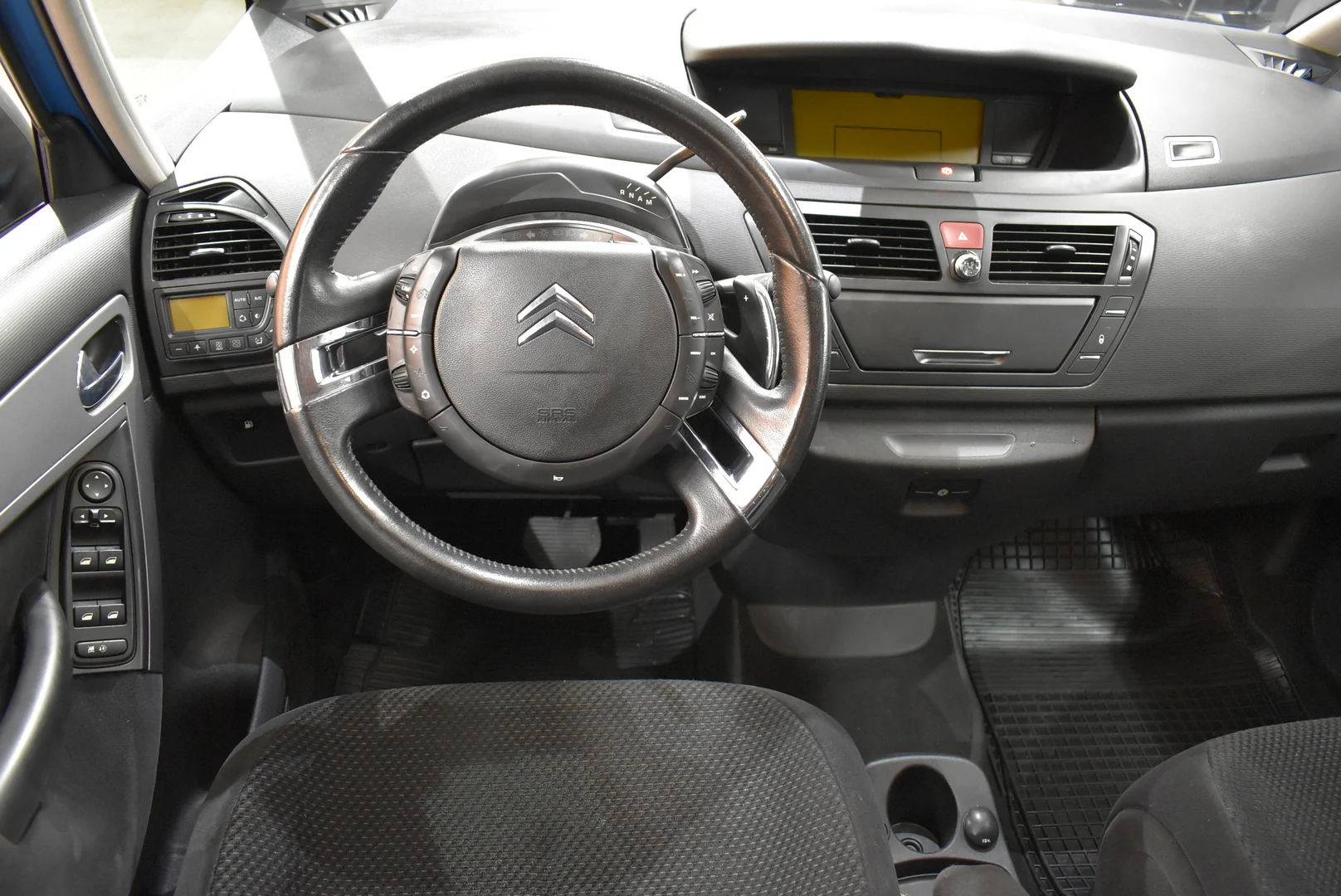 Car Image - 5J26SwNNkgvAGNxYnQyfBZ