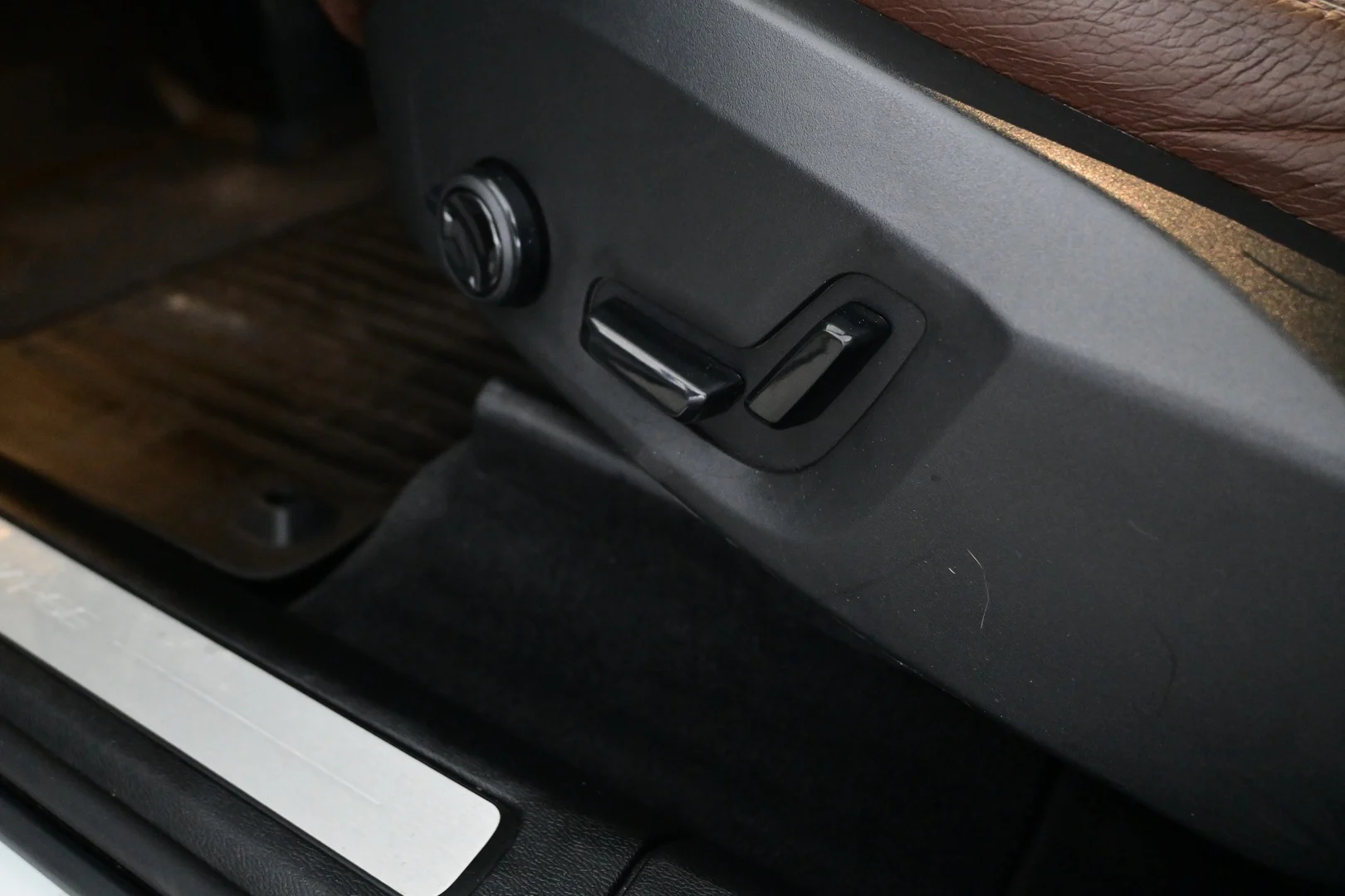 Car Image - 5ajzAQdIGKIvDdlL0NNs7e