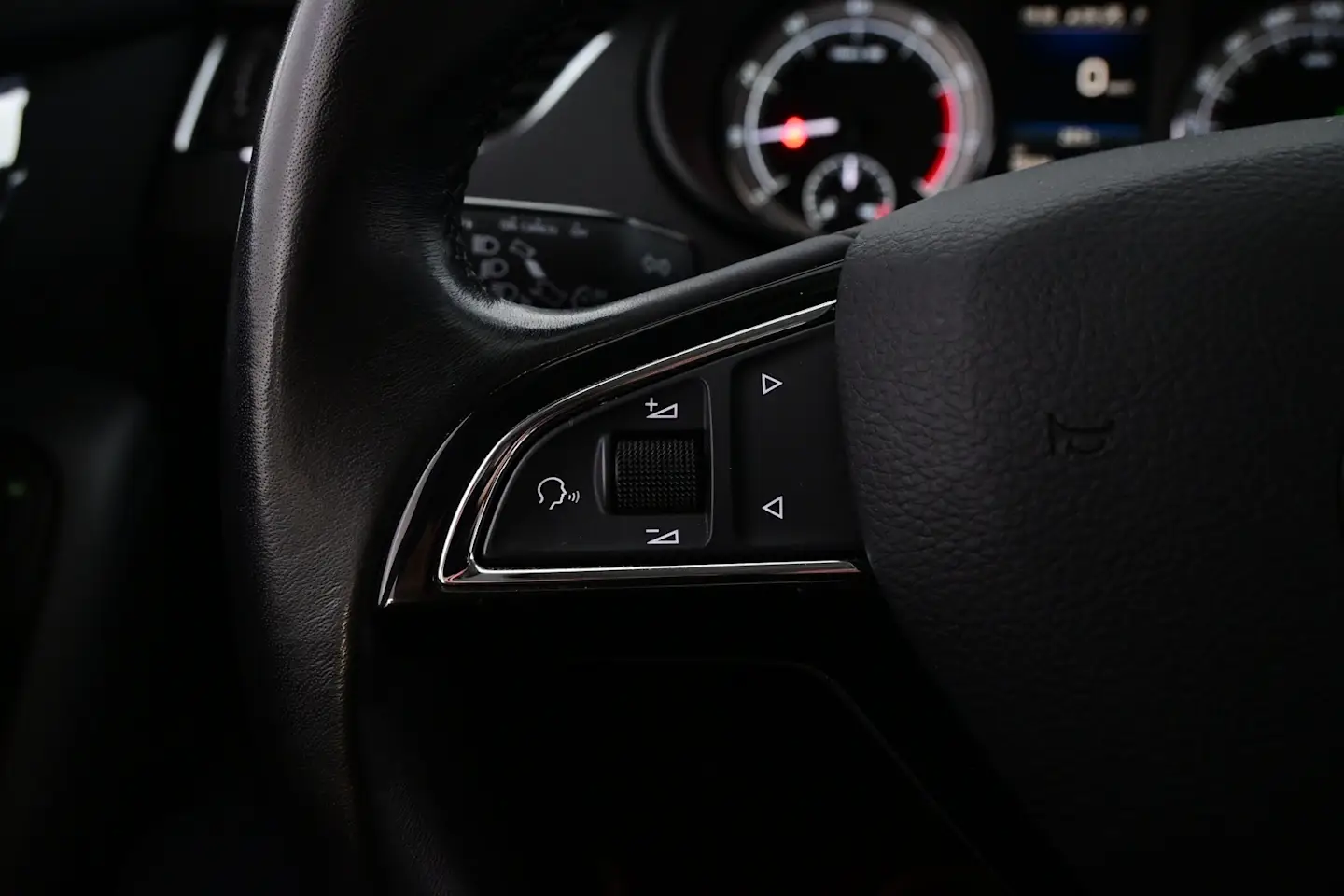Car Image - Iy3yJM8V4h9xhr17REdd4