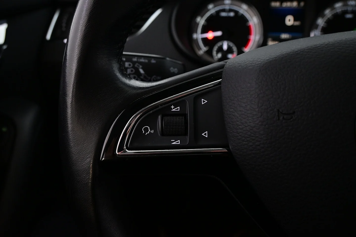 Car Image - Iy3yJM8V4h9xhr17REdd4