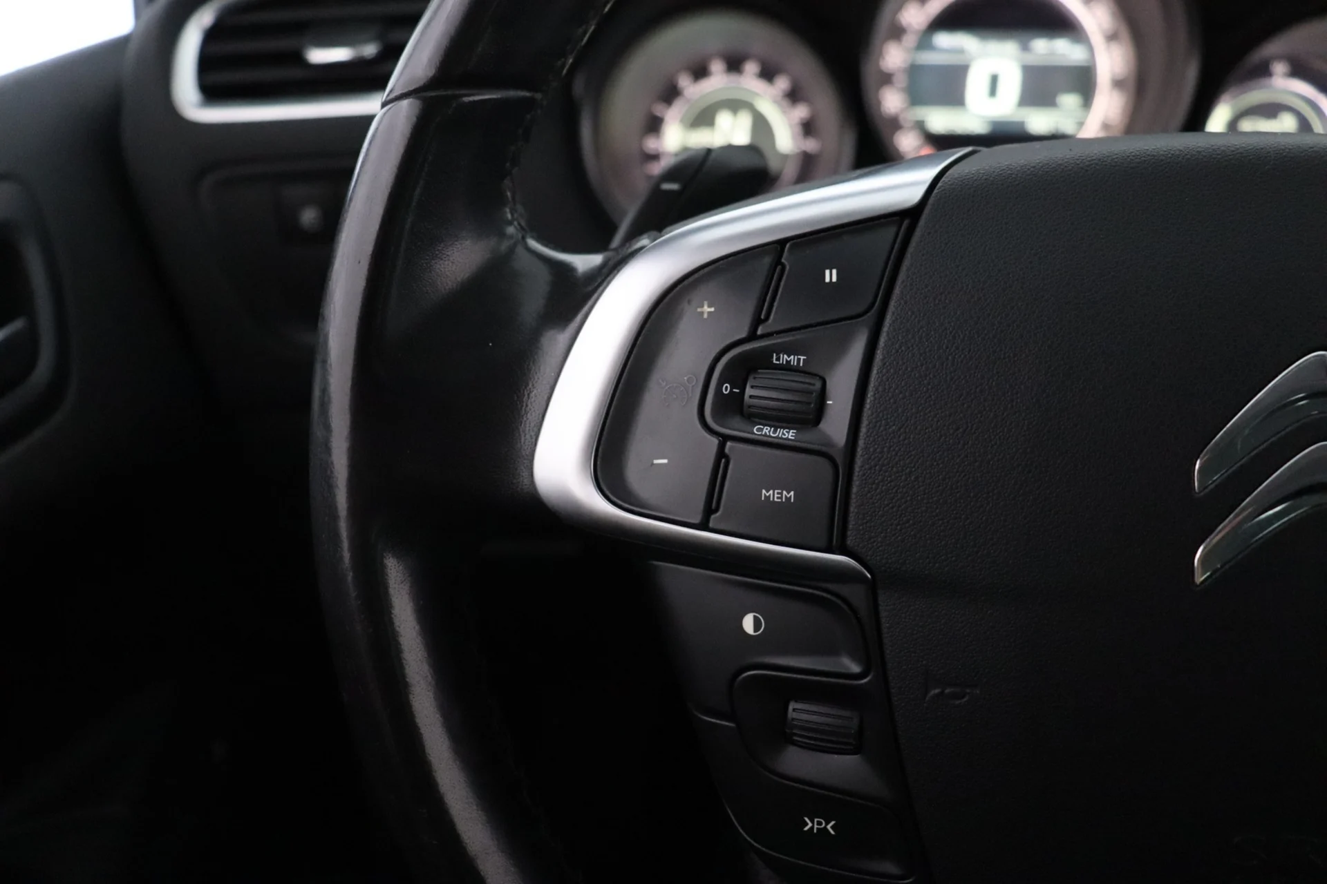 Car Image - 5dUZJCH8dMGuO7ZchzzMSZ