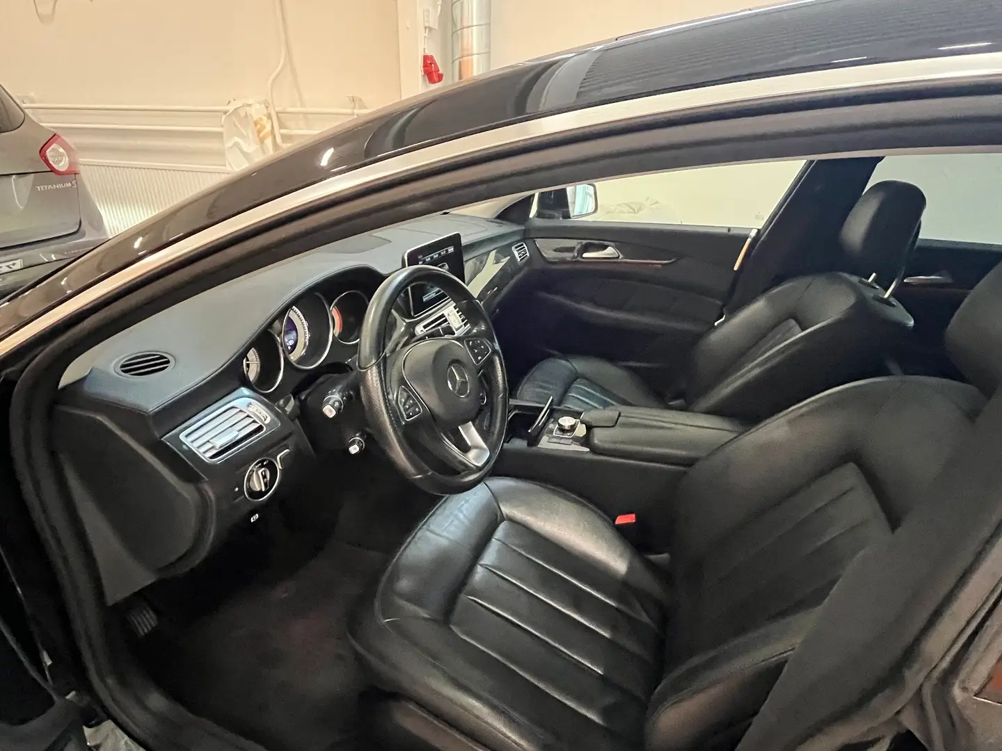Car Image - Yn0nuaQfHtO13MpAuOS9P