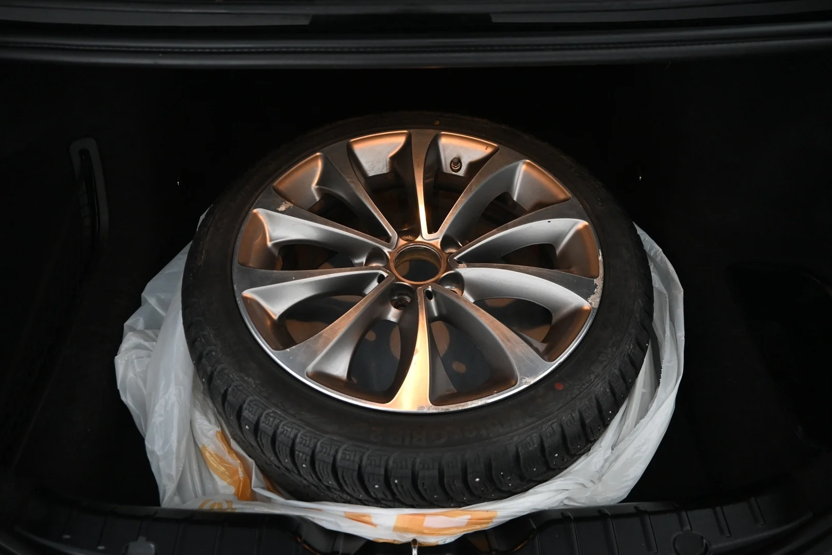 Car Image - uX6tNJSAAzqnijd09TnpU