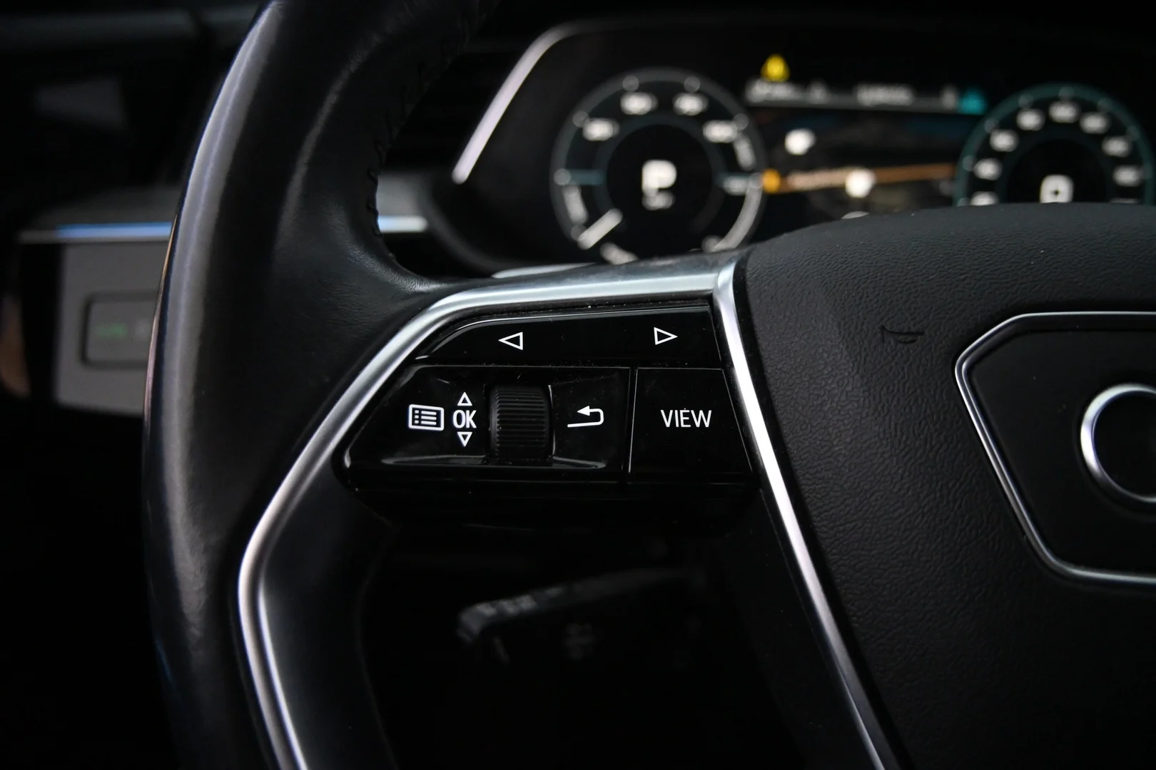 Car Image - 79pnkgPbSCuFjb7g3yoYBN