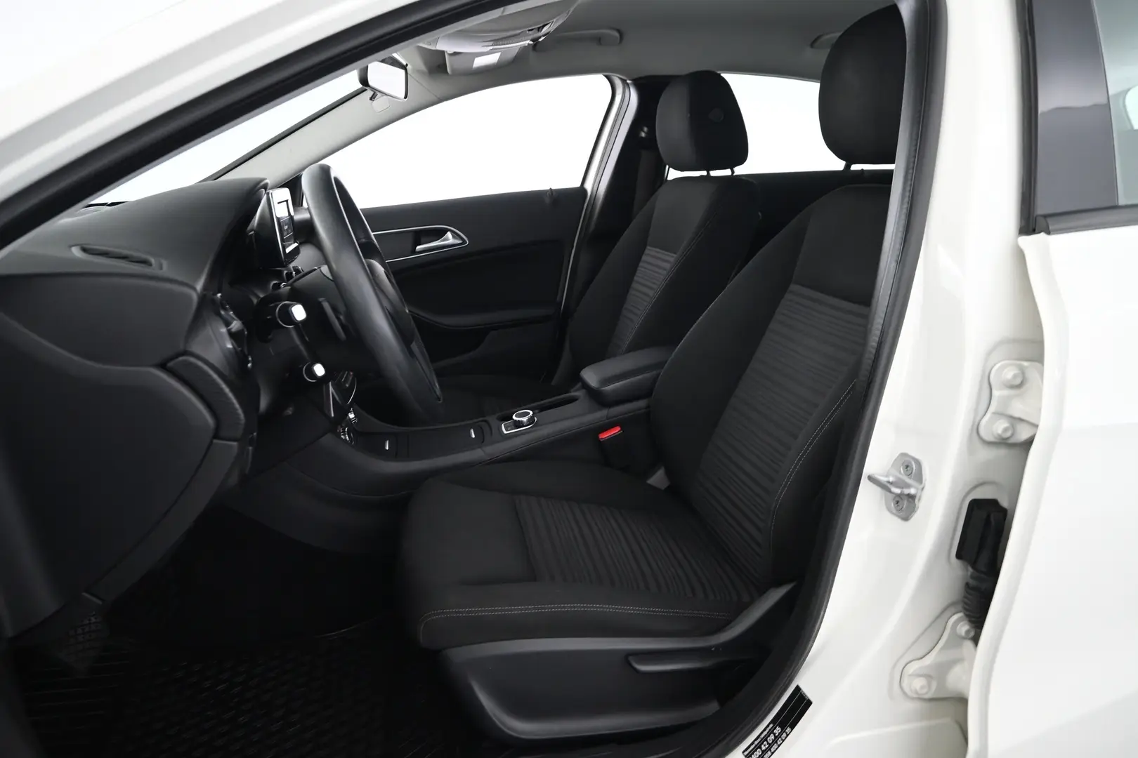 Car Image - 6sUW58ce6ZmVLdmC9N7XjK