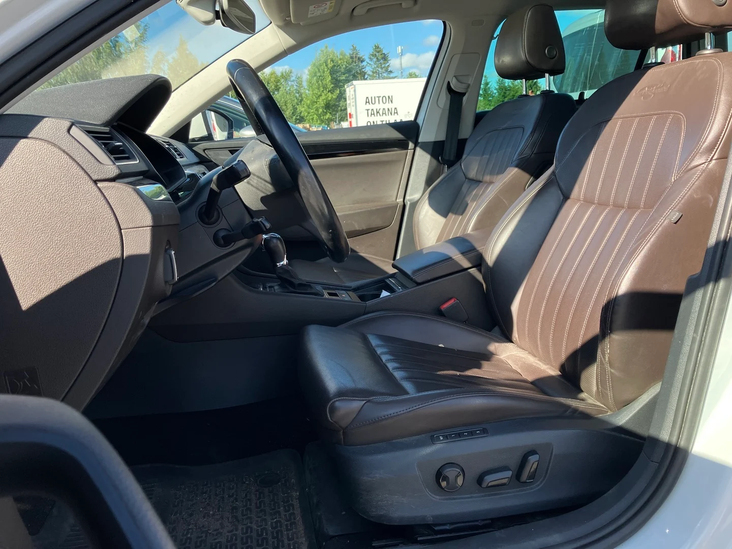 Car Image - 4hNXjN26s81Jkin515h8XD