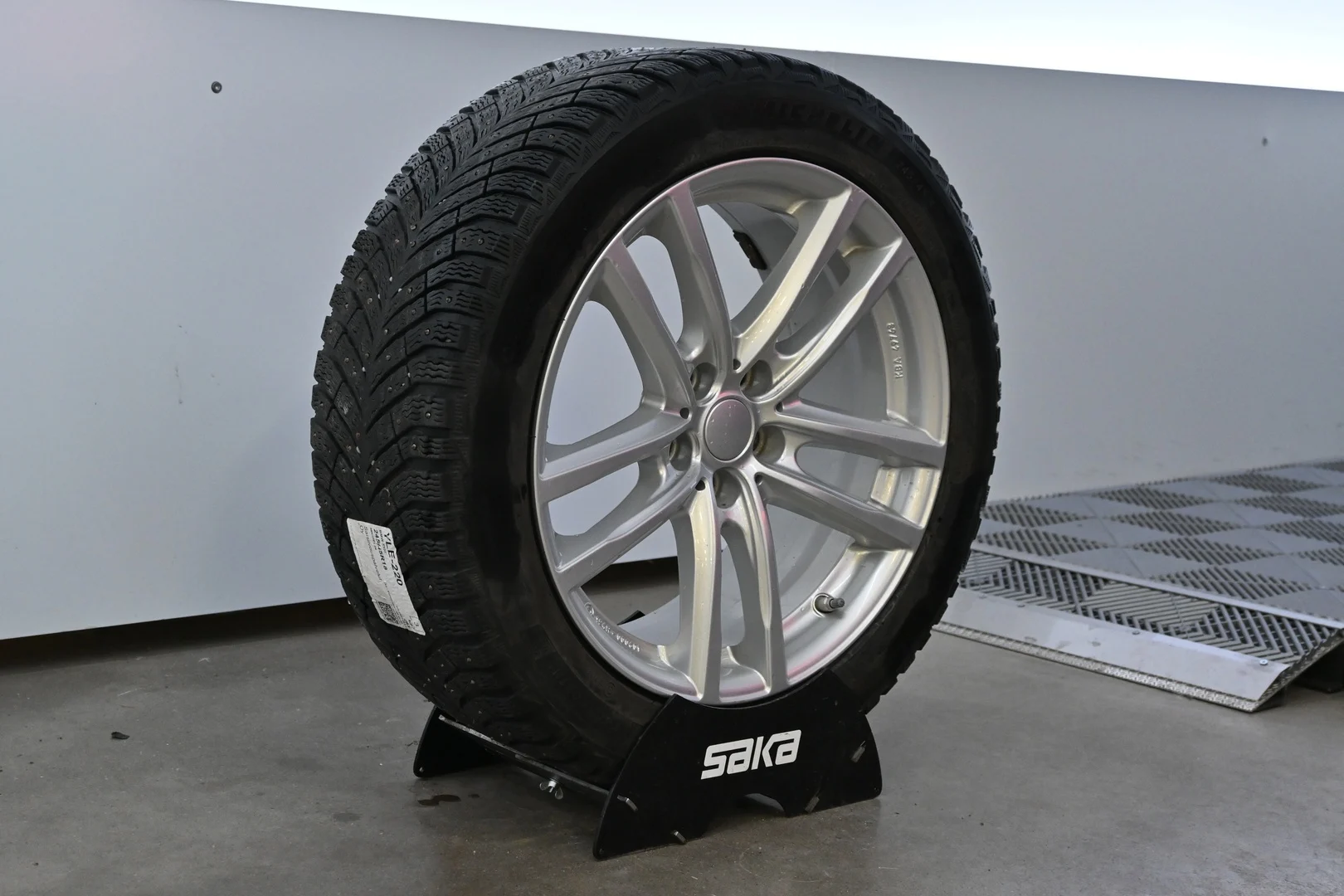 Car Image - 6fJmAJqmklSjMDqw4dto6f