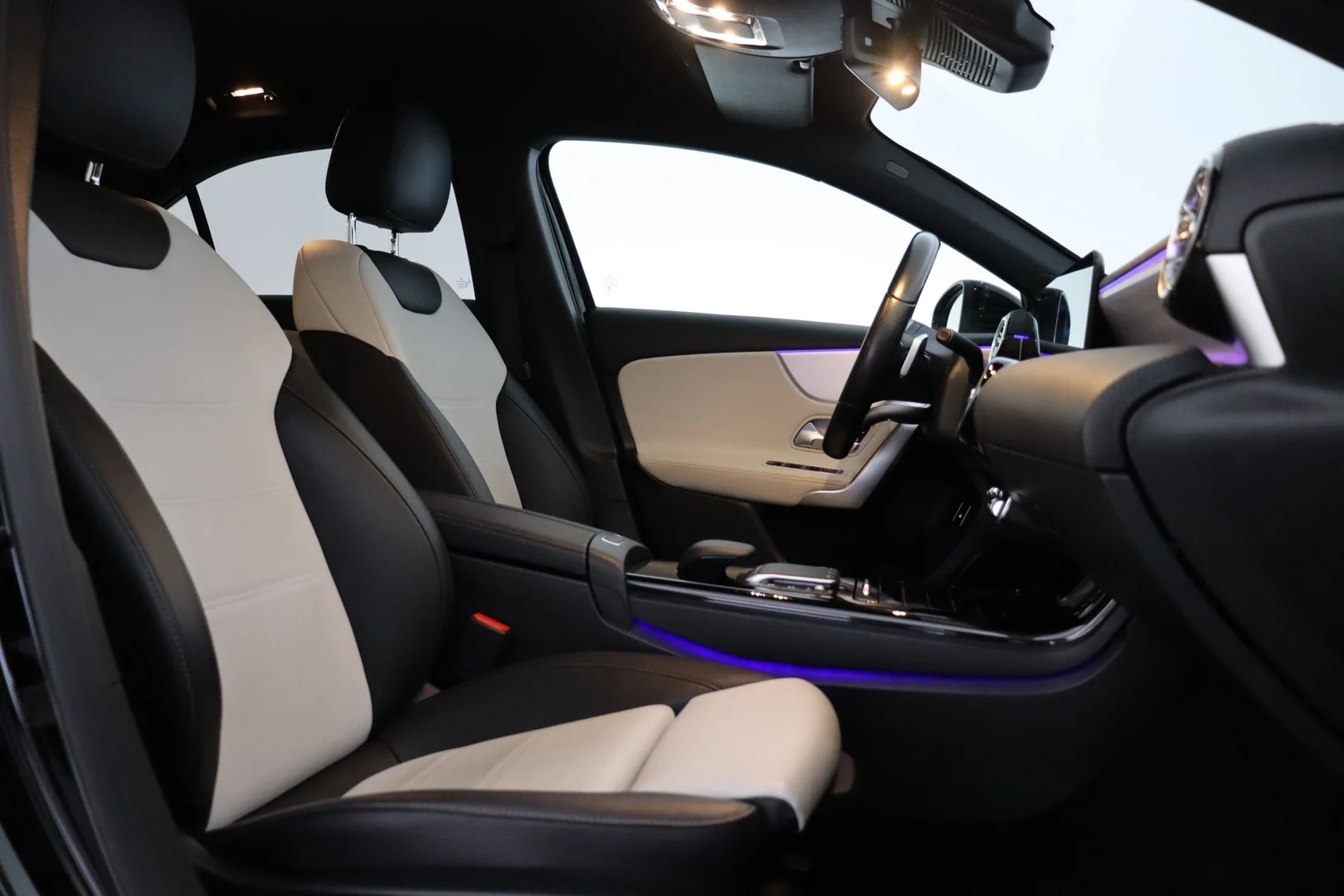 Car Image - 2w3aaUUpwwbrUfxaOp8Ati