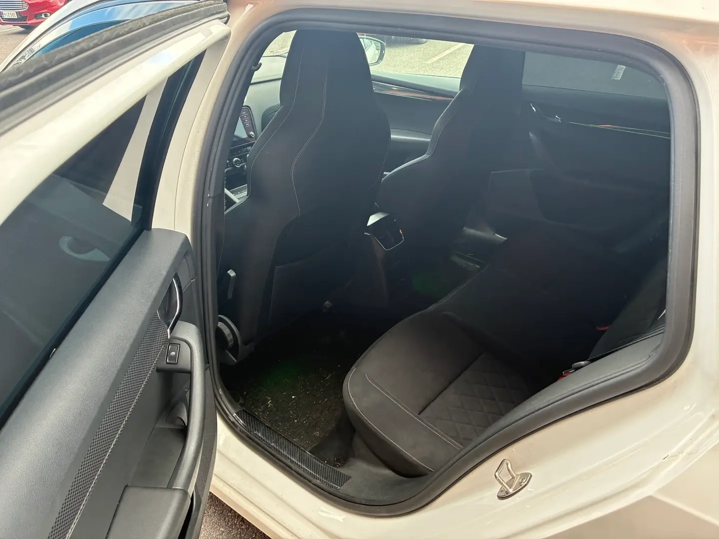 Car Image - vDBaP7zyuBPTHM28sc9f7