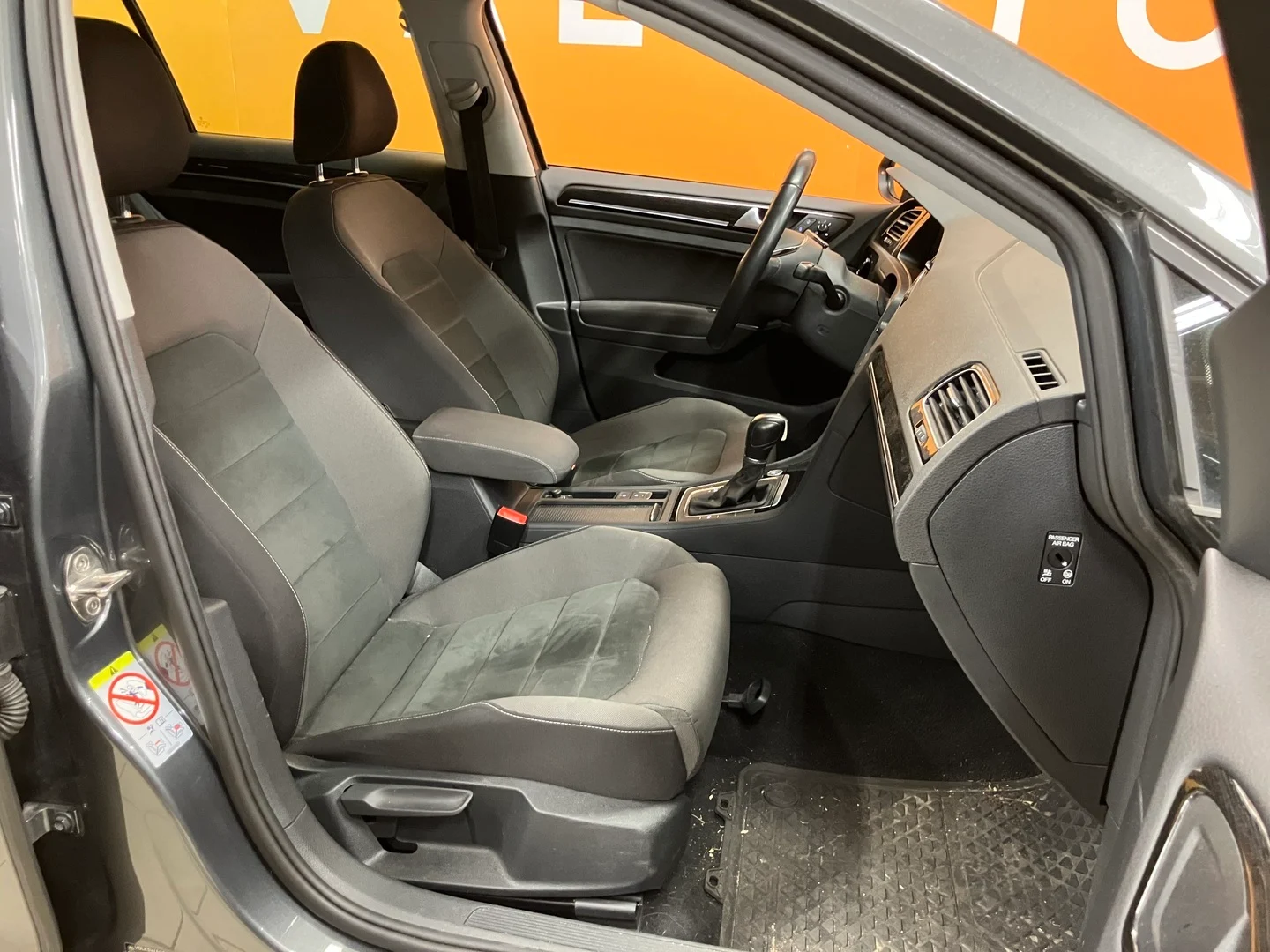 Car Image - 4qsnDuojQ57klPEB7HHJLa