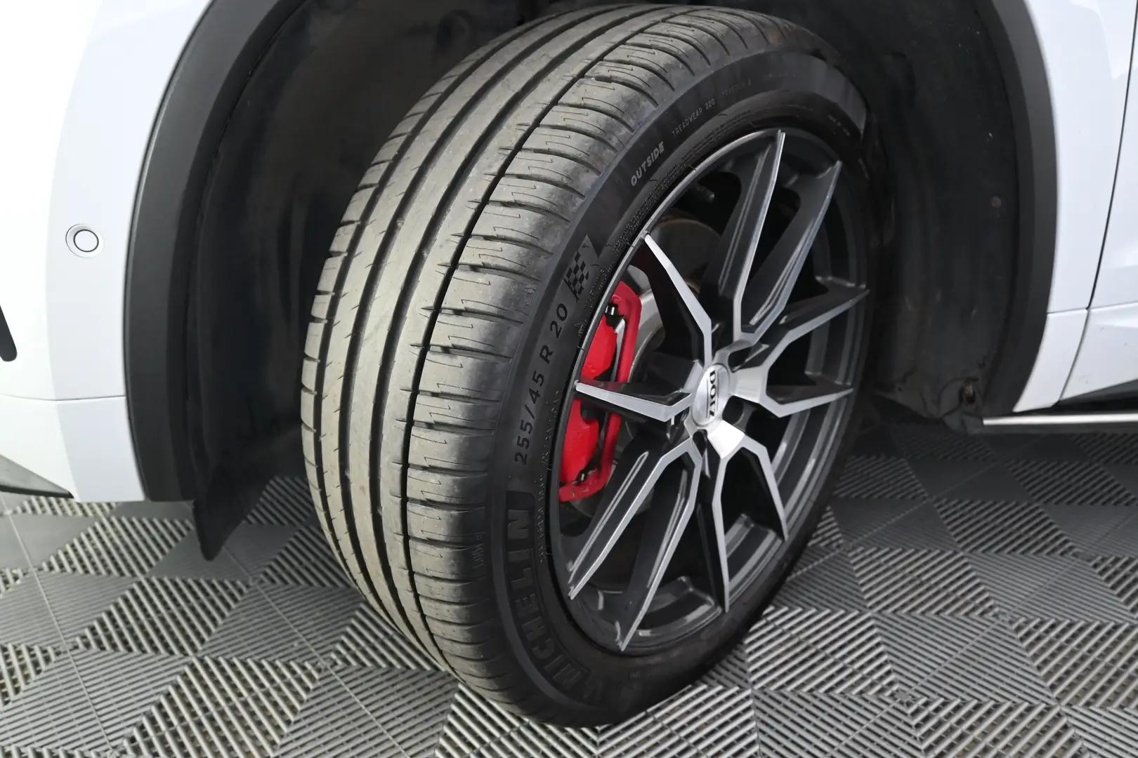 Car Image - 1lgOXsAKYKM1xOmFq3Tg5b