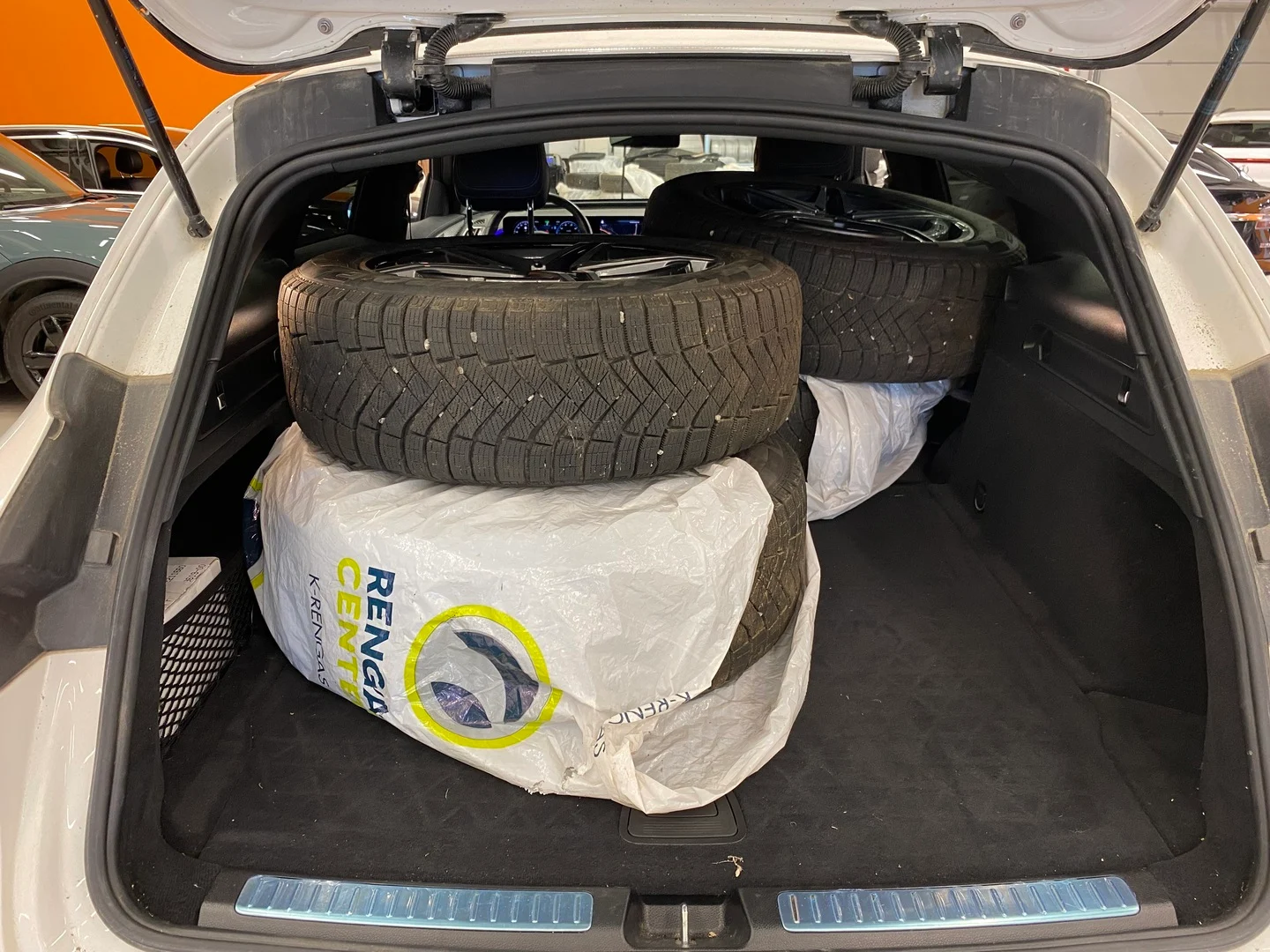 Car Image - 16VBxlXarnktcsLBJcrSOT