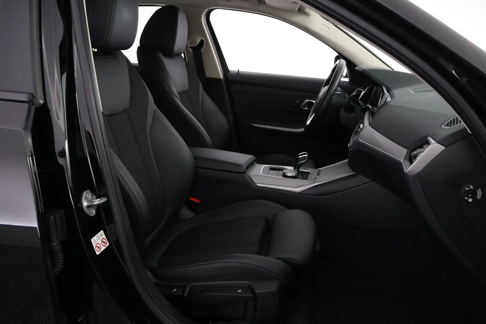 Car Image - 5c42CAoBa8lWlVfhPDl3wY