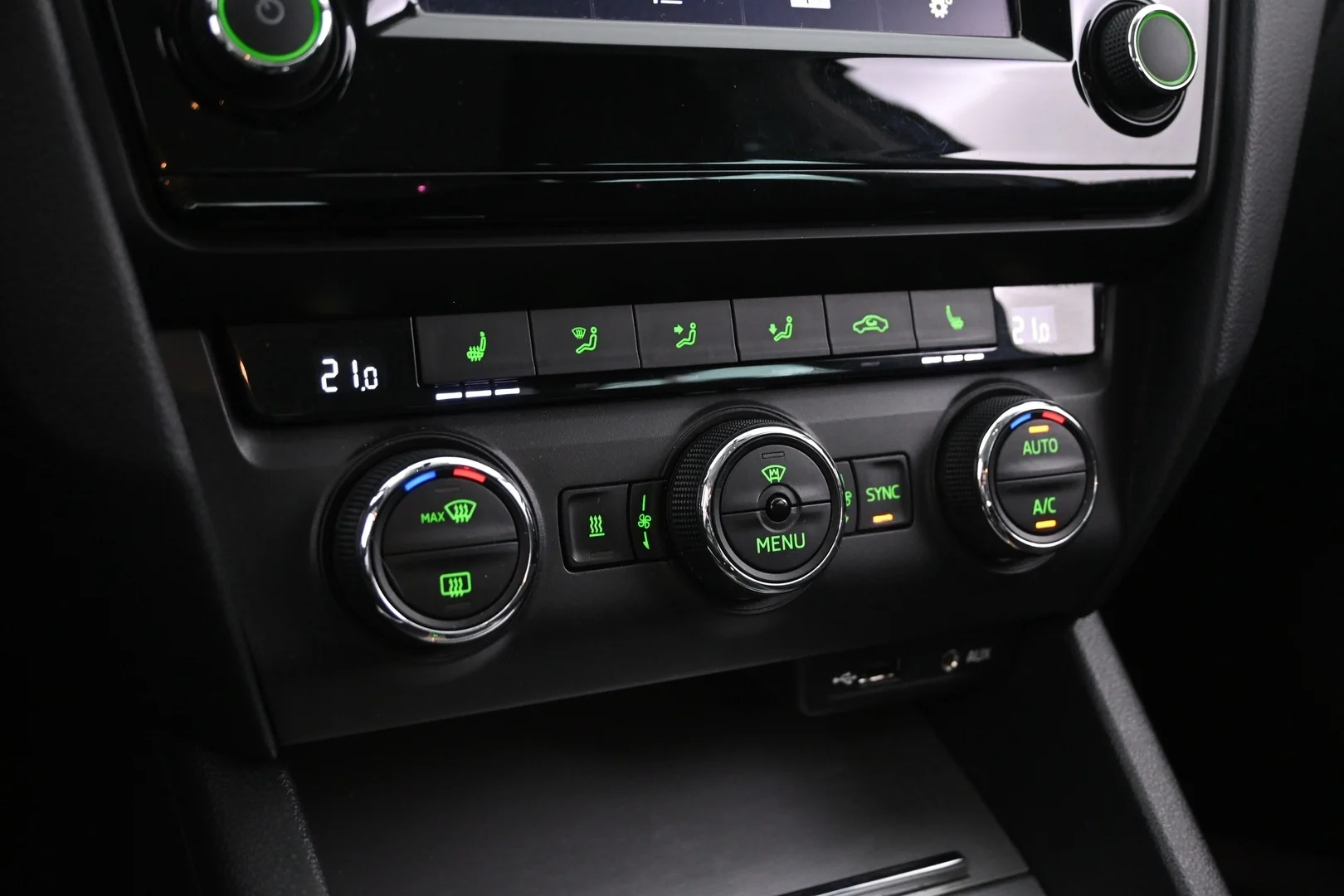 Car Image - 2jeUVmvuR6iexQilU8ESJT