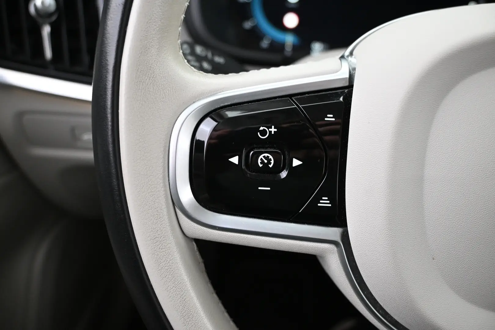 Car Image - 1poM6ld5W9qUoDDzLonBj6