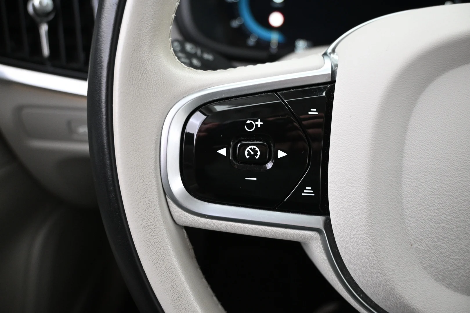 Car Image - 1poM6ld5W9qUoDDzLonBj6