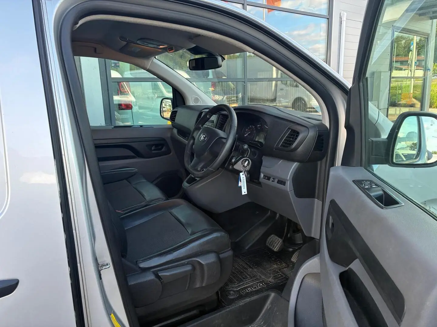 Car Image - 1LXwKHk3rVUiw1wp4LwcC8