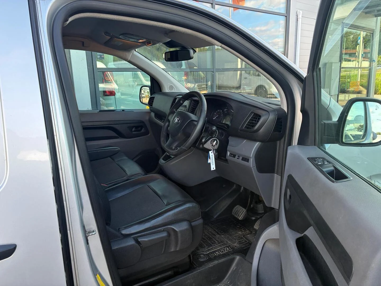 Car Image - 1LXwKHk3rVUiw1wp4LwcC8