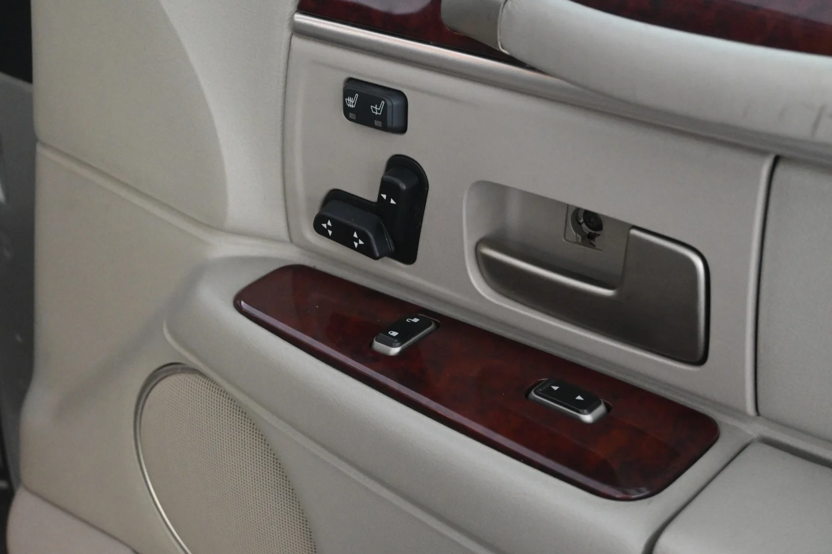 Car Image - 5VwifUGeeP45MUe8clfRP4