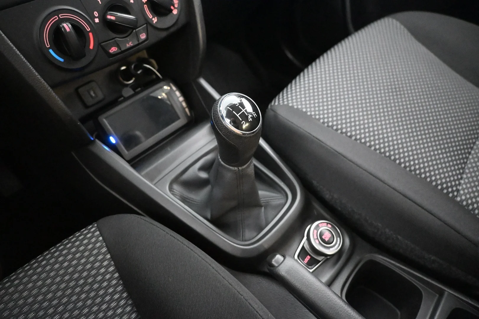 Car Image - WRmaxhIxNCBflpXvq1w7w