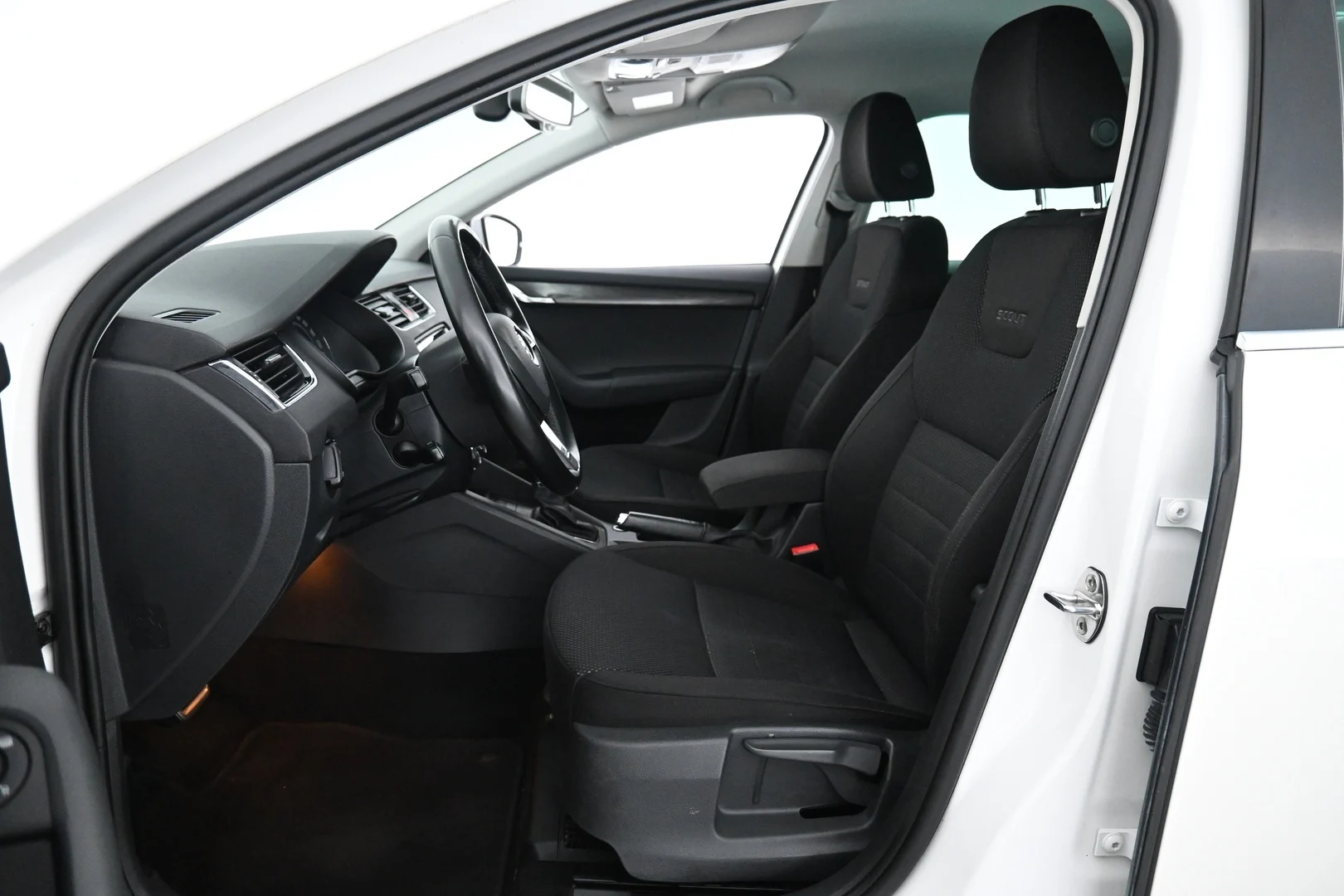 Car Image - 72YtNw0L6Q02AhpjgOzRr6