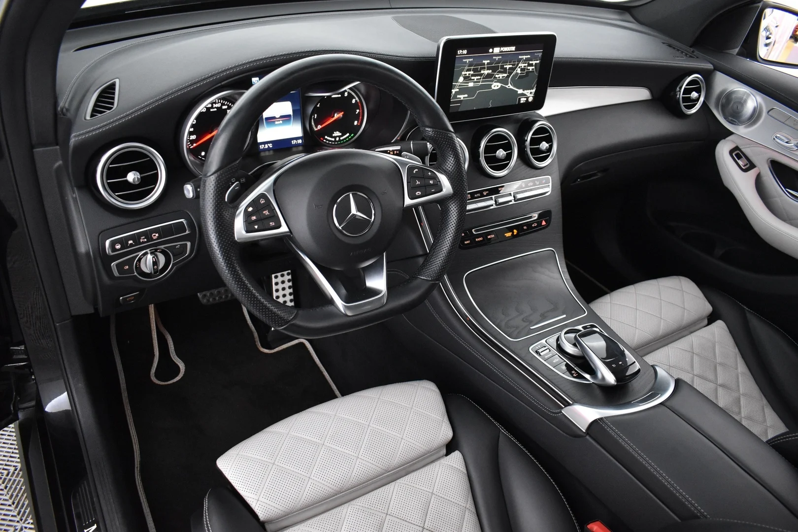 Car Image - 2kG9kUyFWZdt8Q61Ht7deN