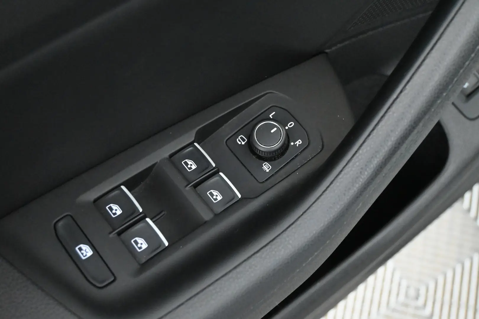 Car Image - 2WJoeuOWrHxXrP6cZvWf55