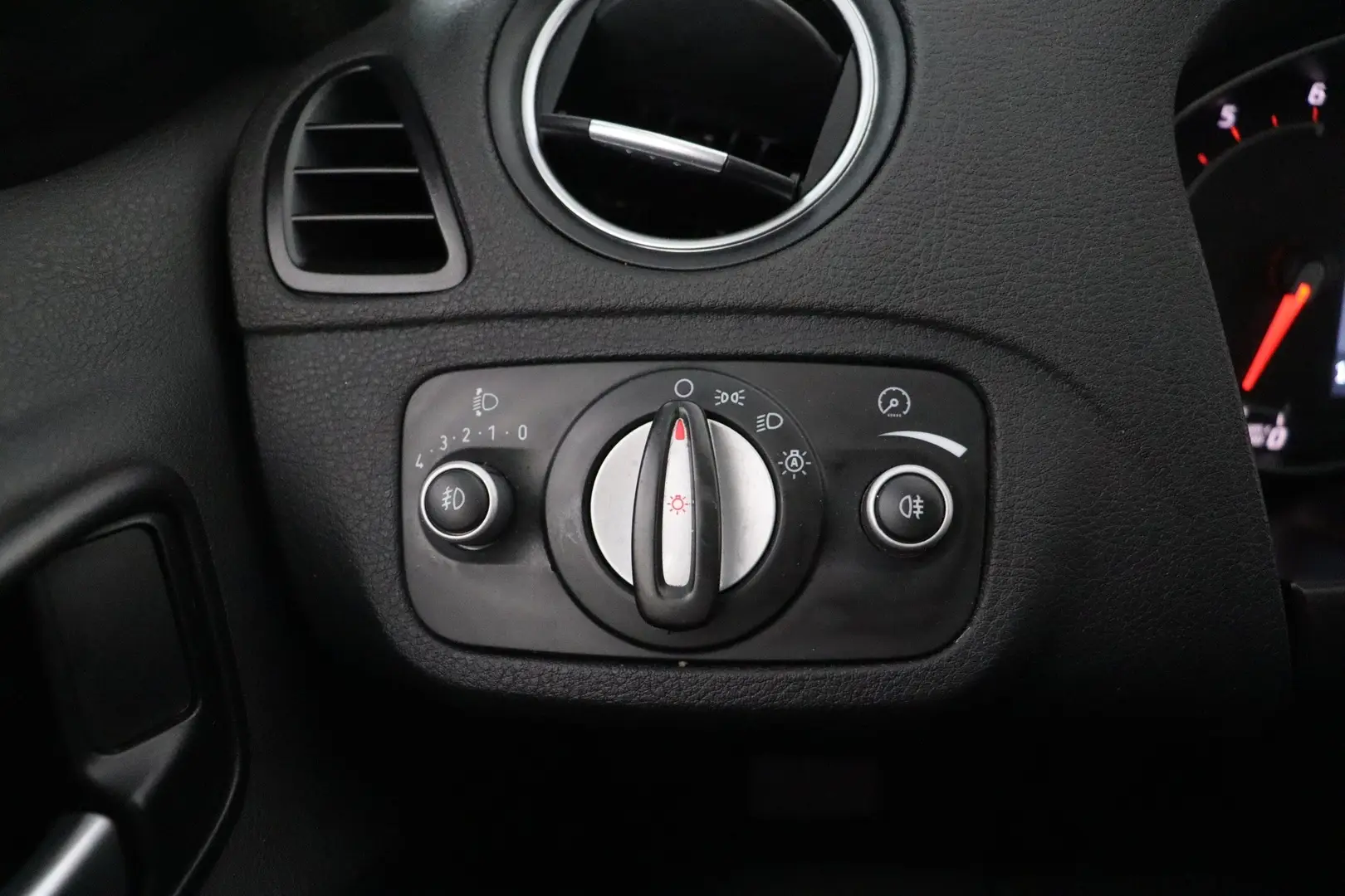 Car Image - 2GLqAUCwZXoQflogLcaJBr