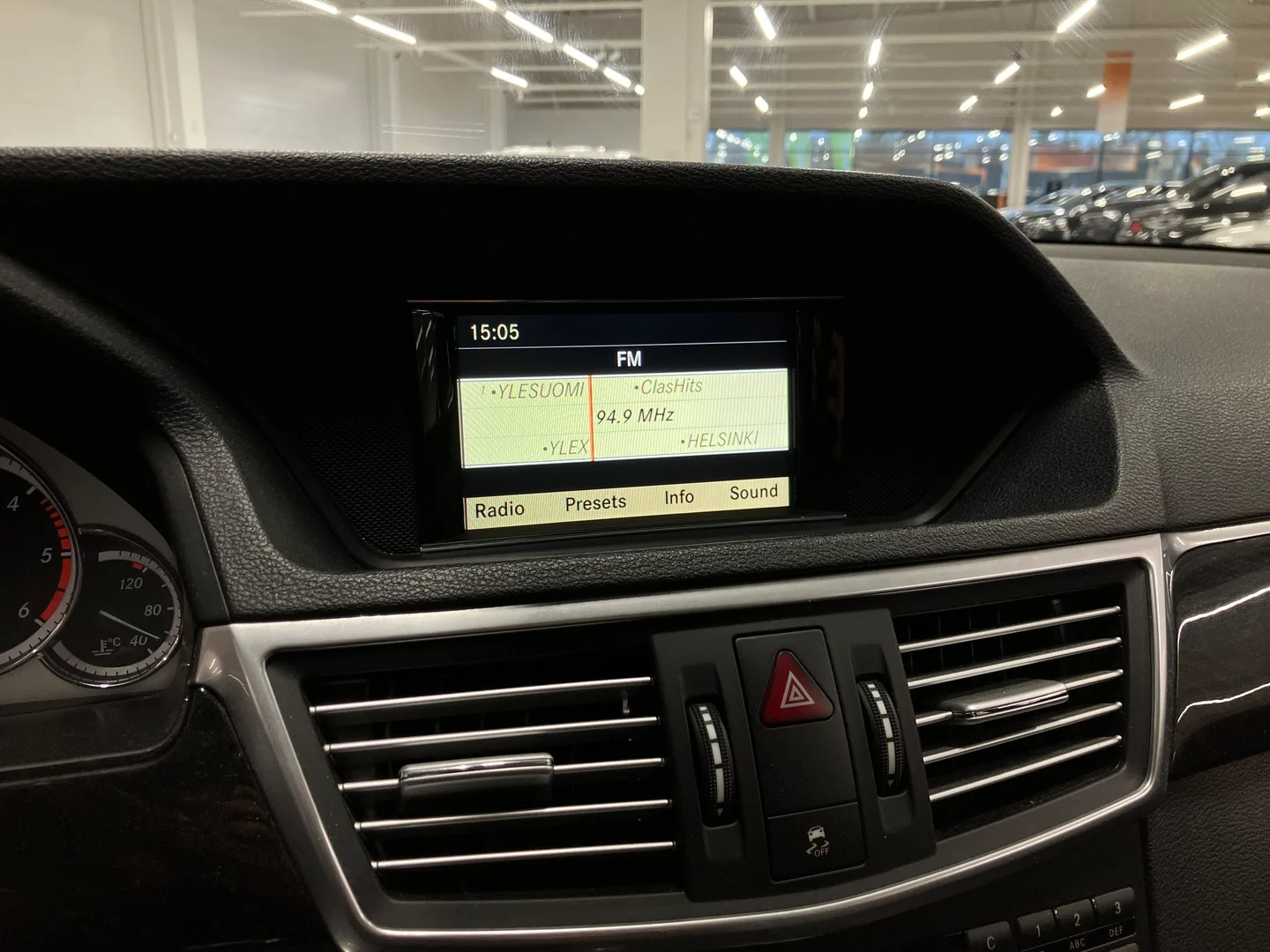 Car Image - 7HzHsvUdrRdj3unFbw5zCs