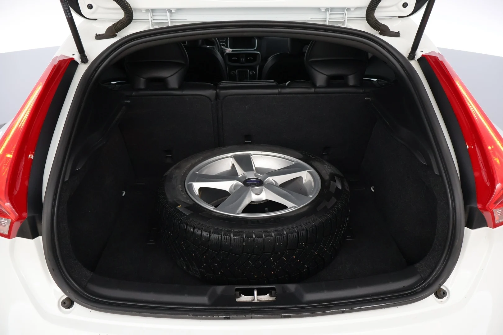 Car Image - 6Q4TU4tVTs8nZwpSYBlD9V