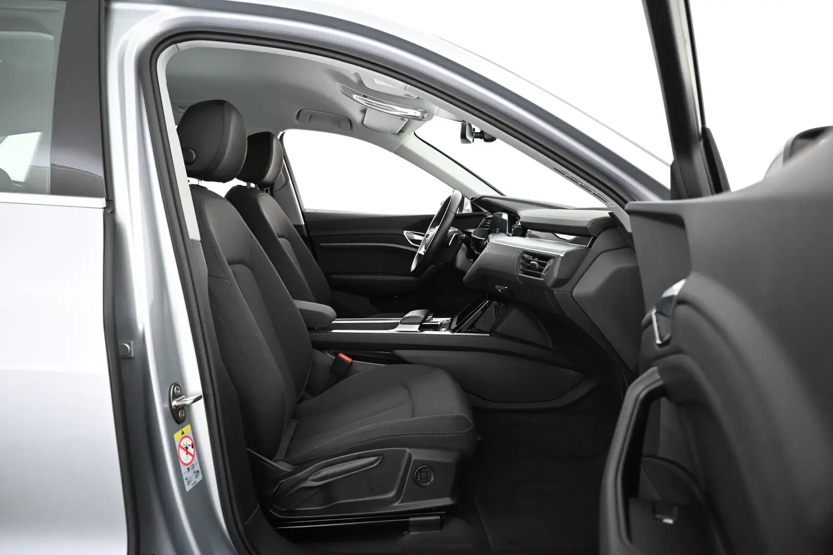 Car Image - 3Vd6rqLcCILtbXbPn44MfE