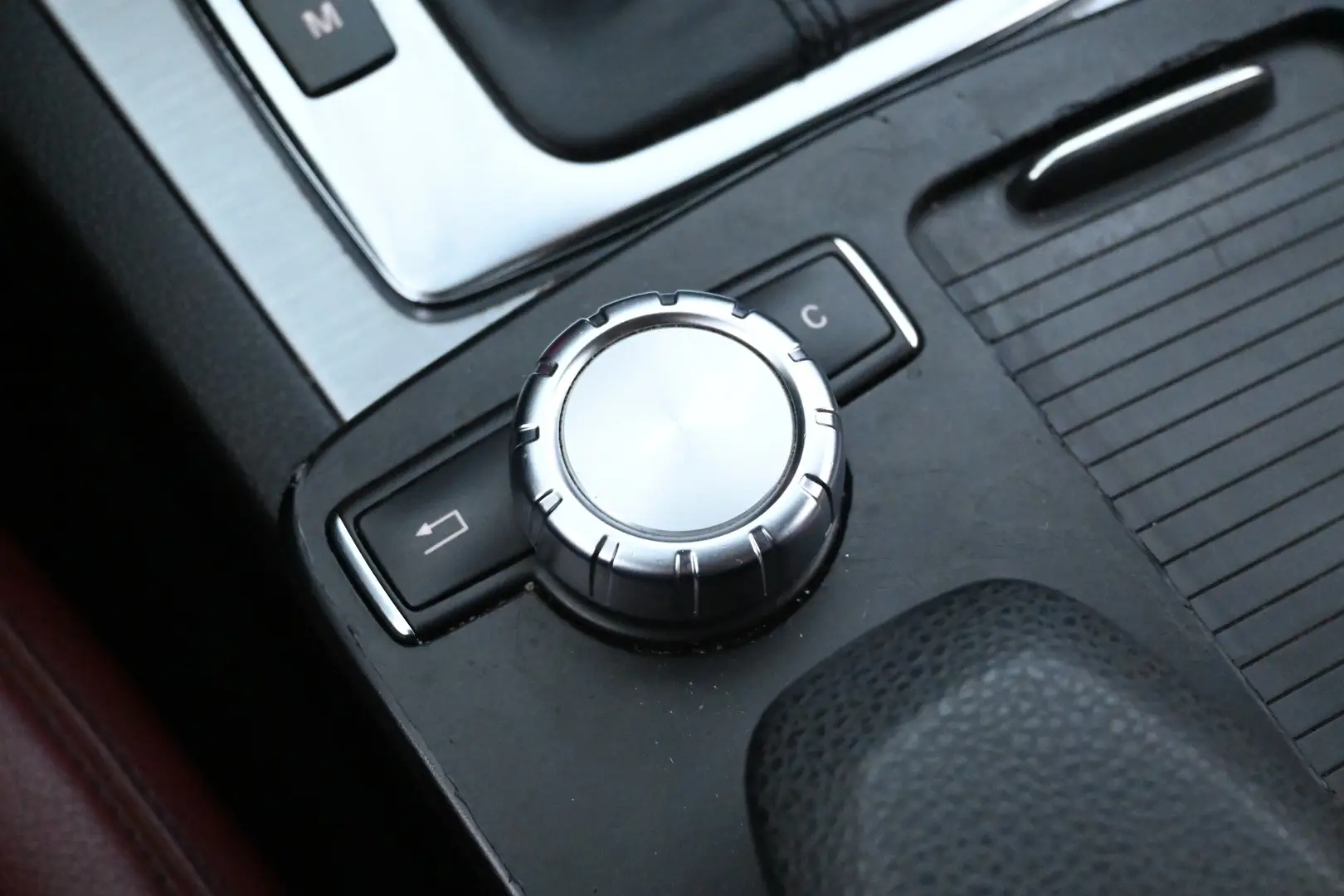 Car Image - 243KFdFSYKyOok1wgaEyXt