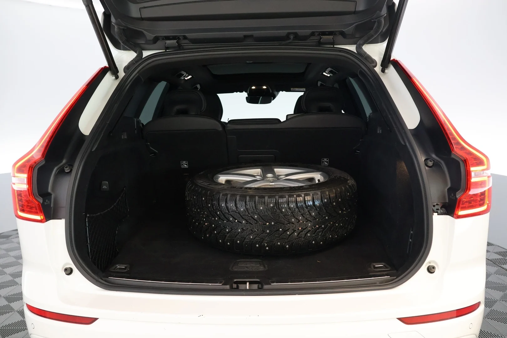 Car Image - 7bXjli0mopH52kX9juGS5A