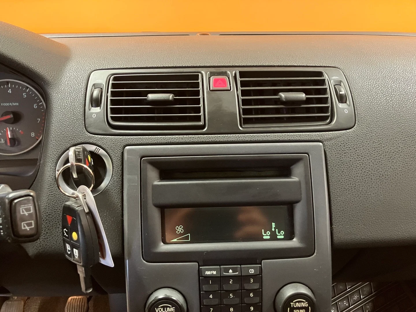 Car Image - 32y1E0eRJiNoVlpXdIOHmS