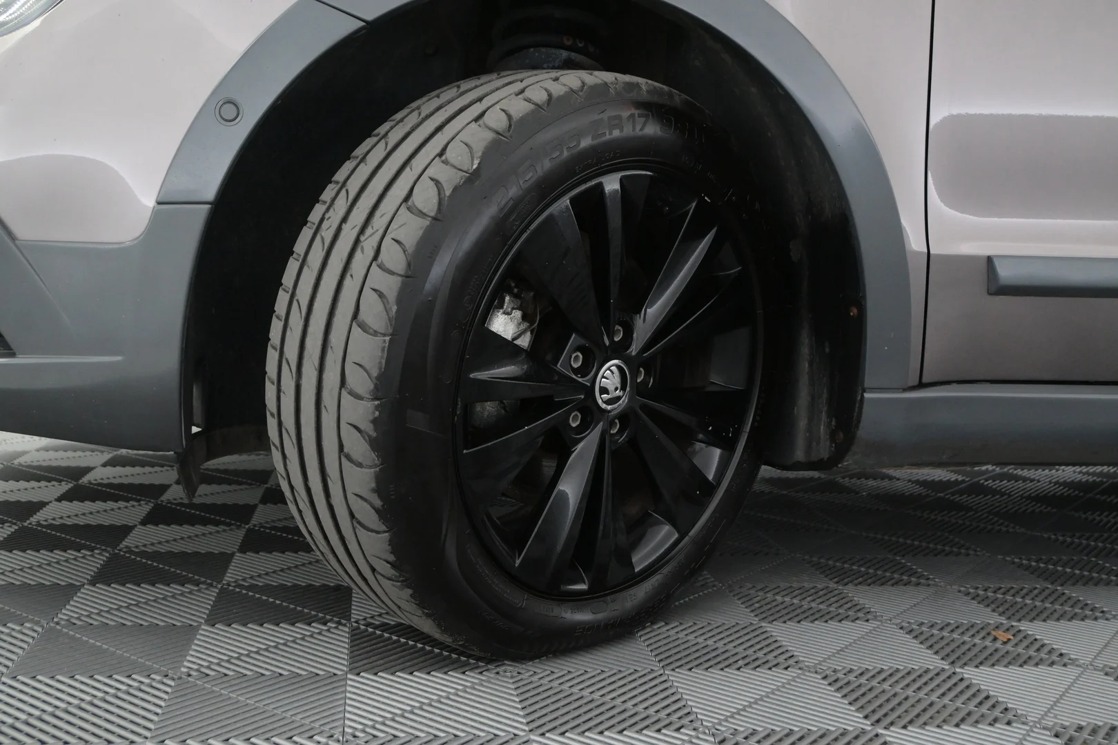 Car Image - 2oSixAoiKc8HR9nRxCMQdY