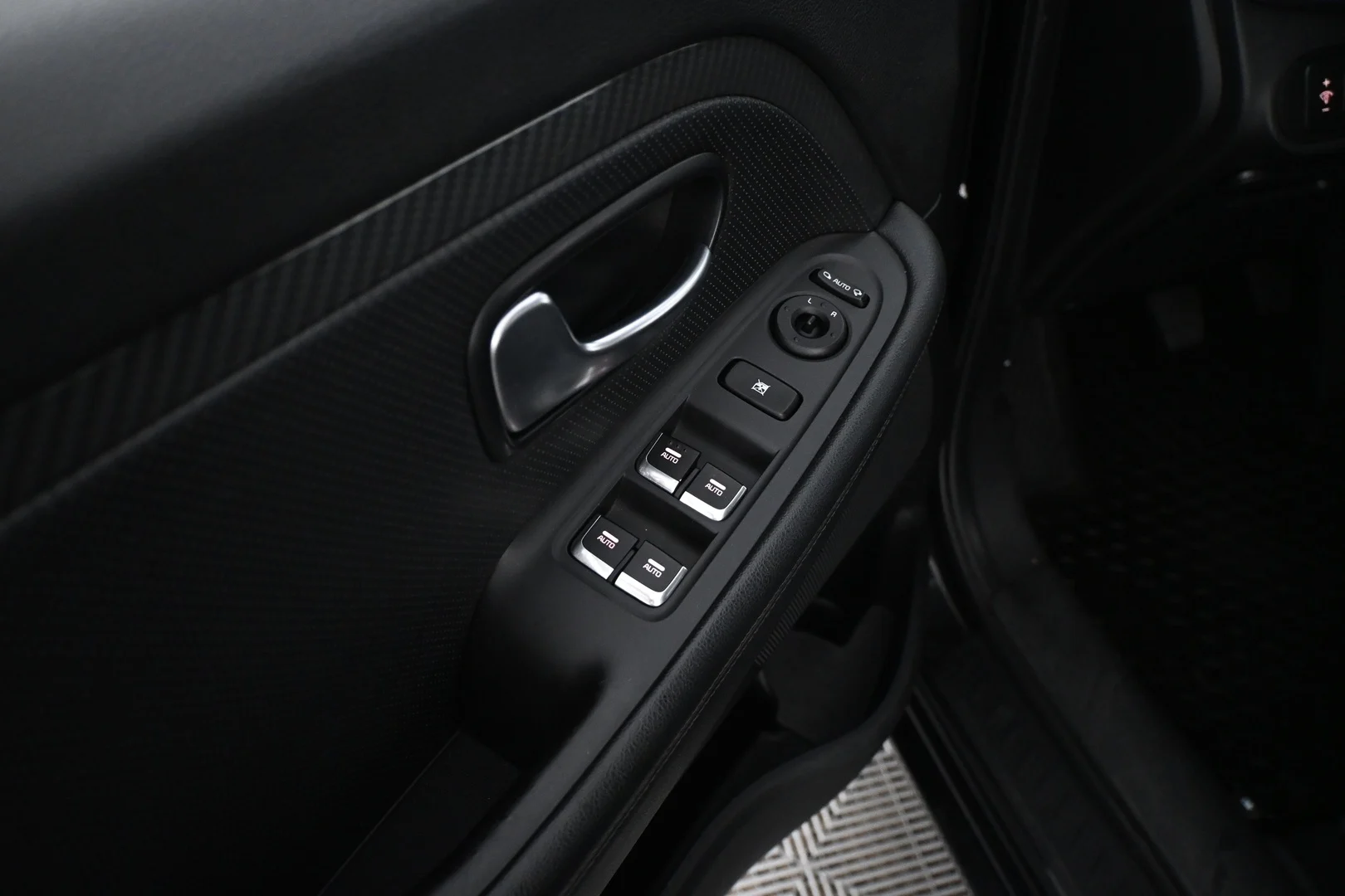 Car Image - 4HA1xZuKg9C4vwV9JVaHYv