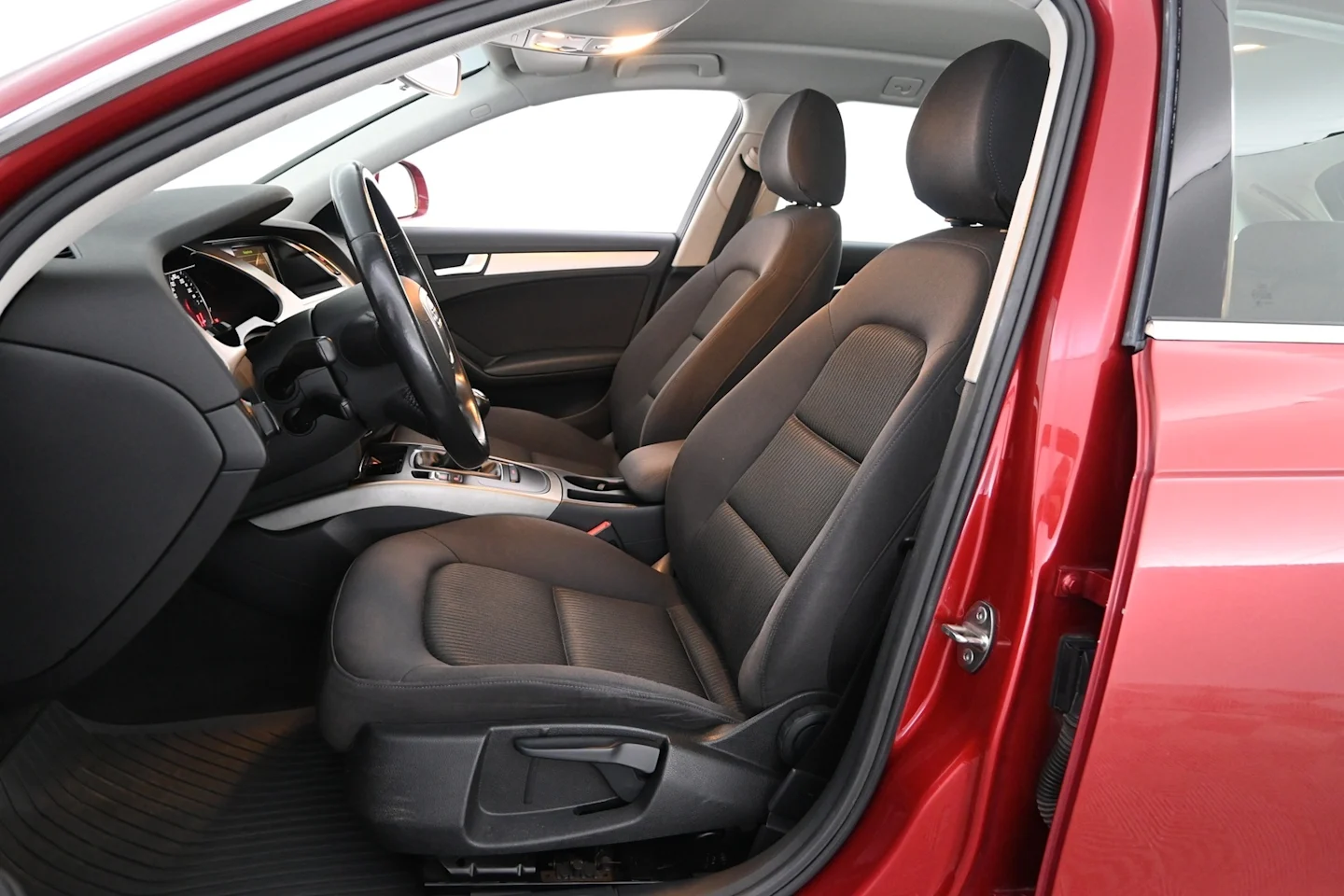 Car Image - 7ATfijNbJRFlU8J0Os5QL8