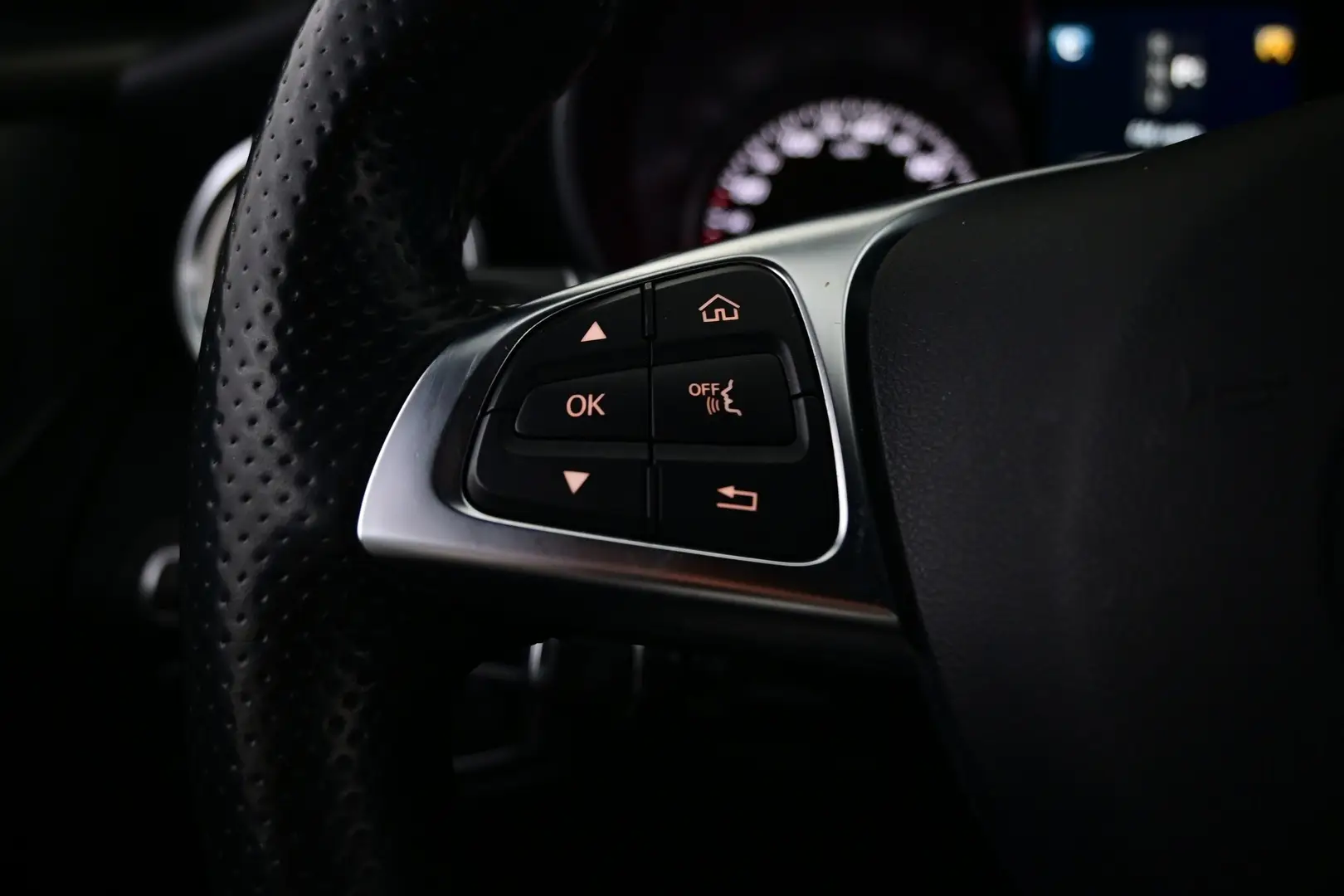 Car Image - 7gIsmEf8VJzSLnhzWmwxeb