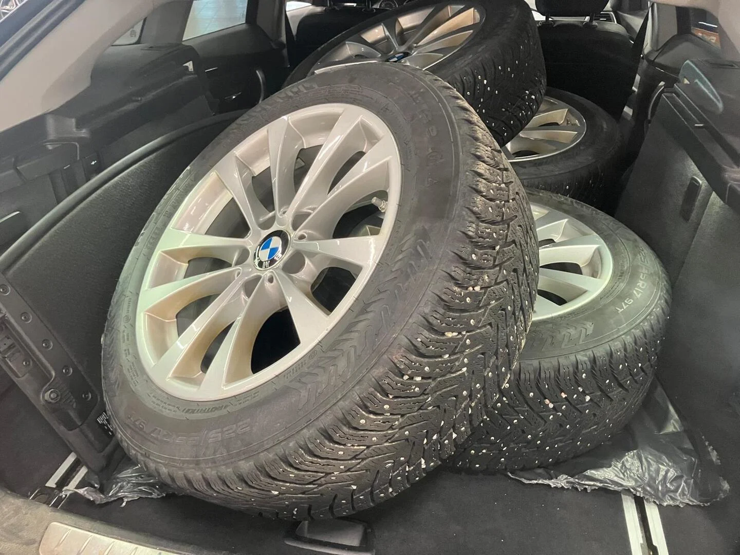 Car Image - 2m2tMUWvv7NxY3gFQp6DeA