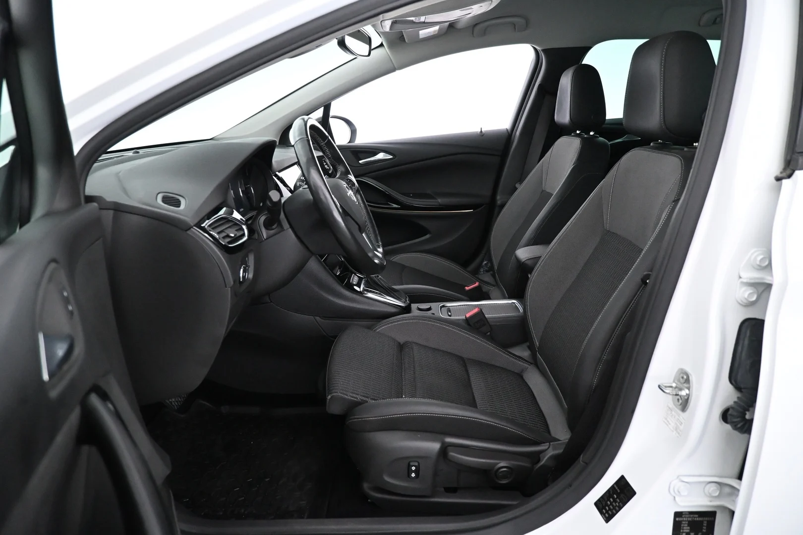 Car Image - 3GNI9cdfTAmhRjToNMeXYD