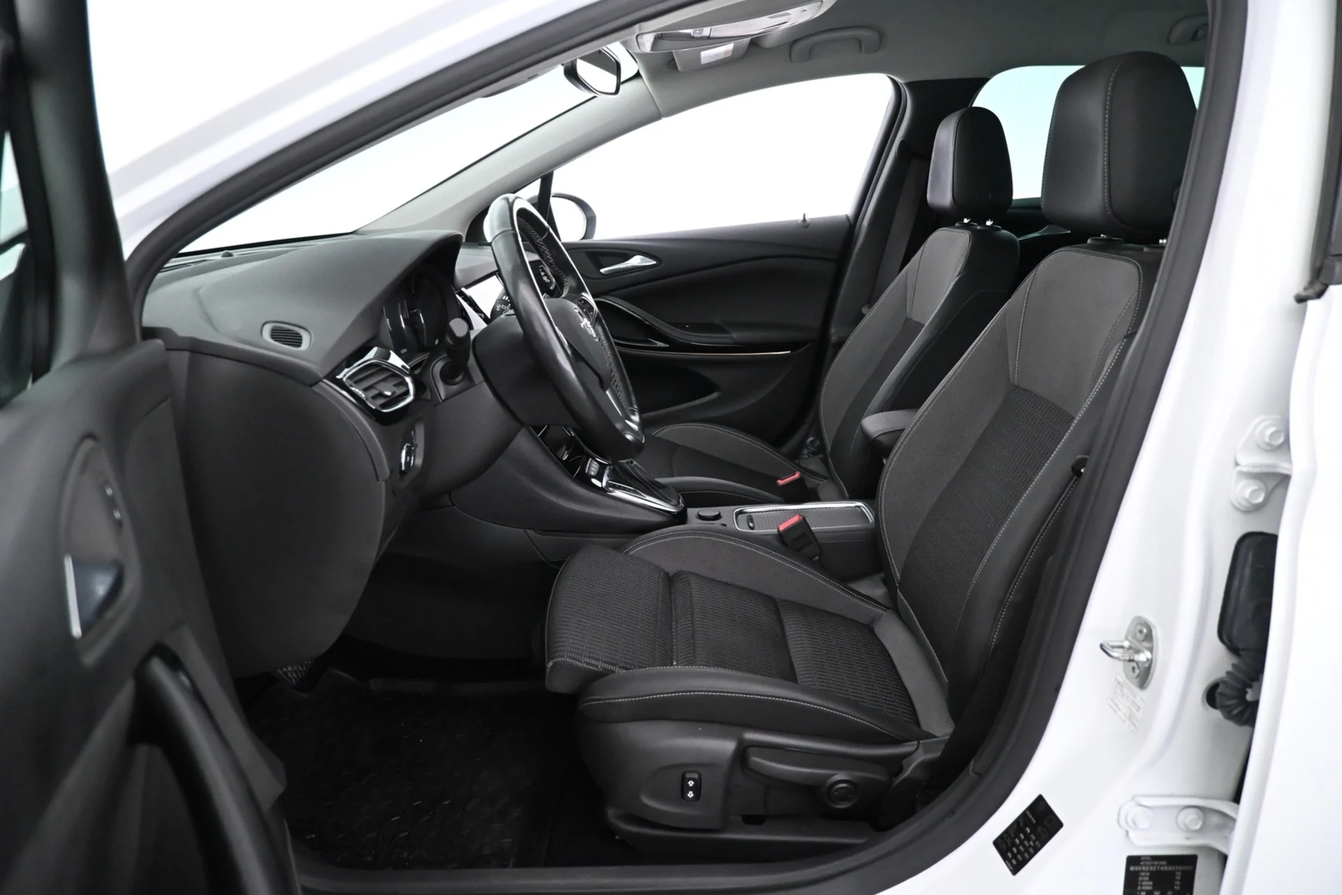 Car Image - 3GNI9cdfTAmhRjToNMeXYD