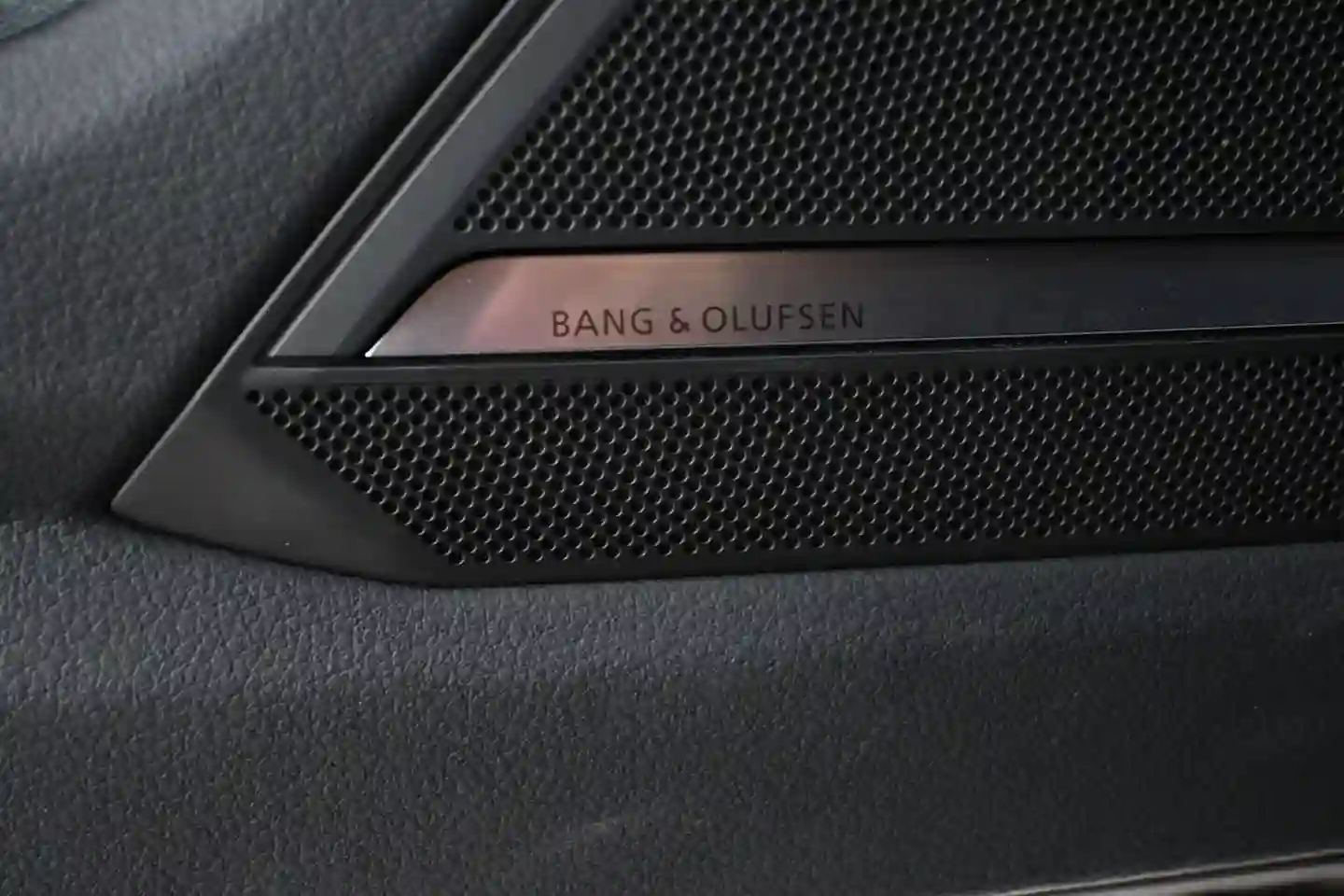 Car Image - DQGC945X4wOgbmkW1apdb