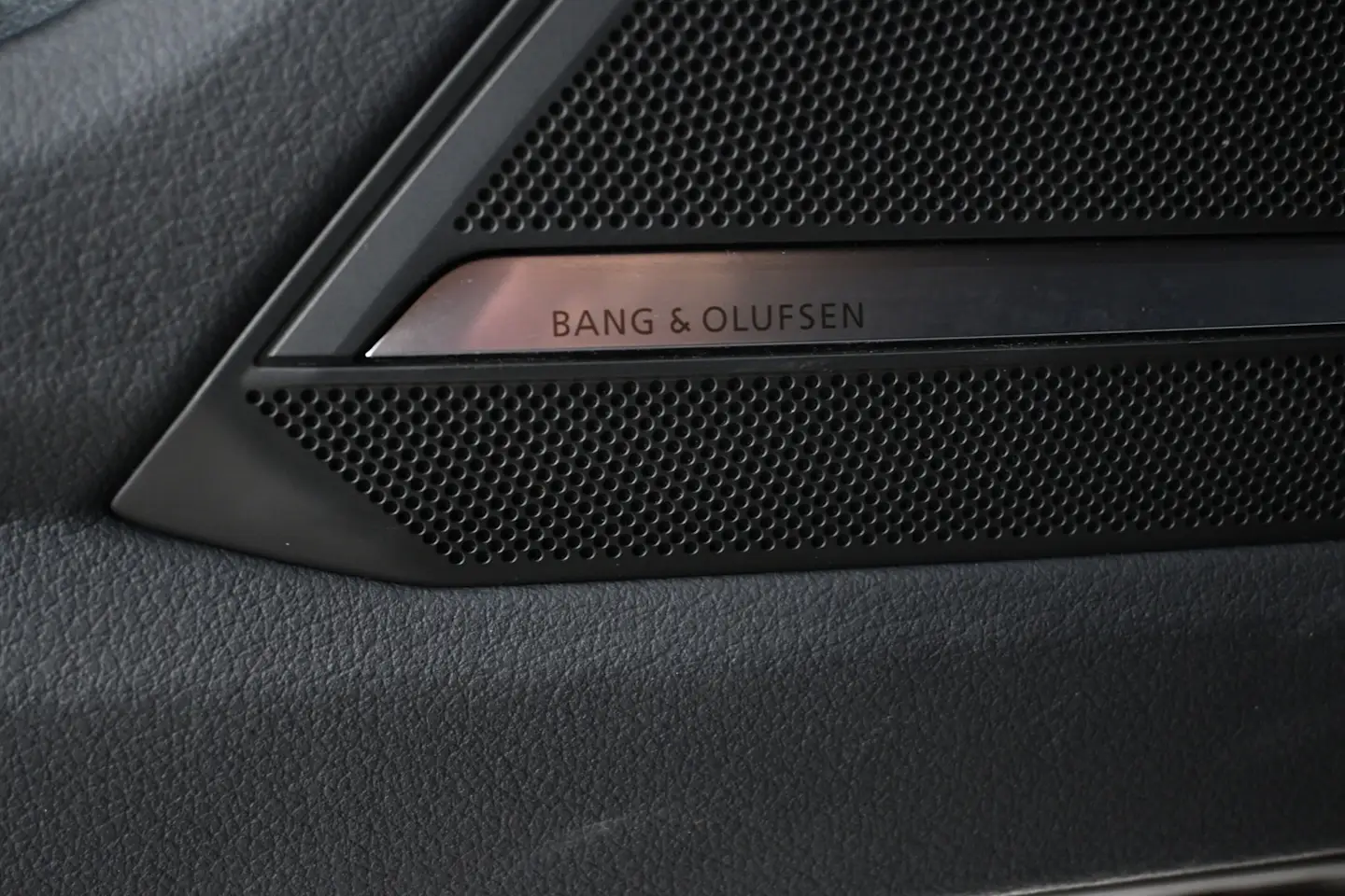 Car Image - DQGC945X4wOgbmkW1apdb